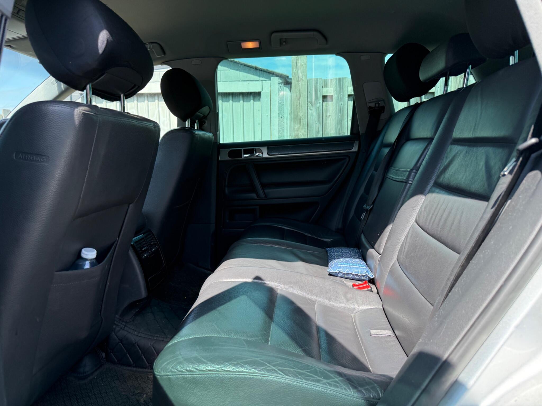 Volkswagen Touareg view 7