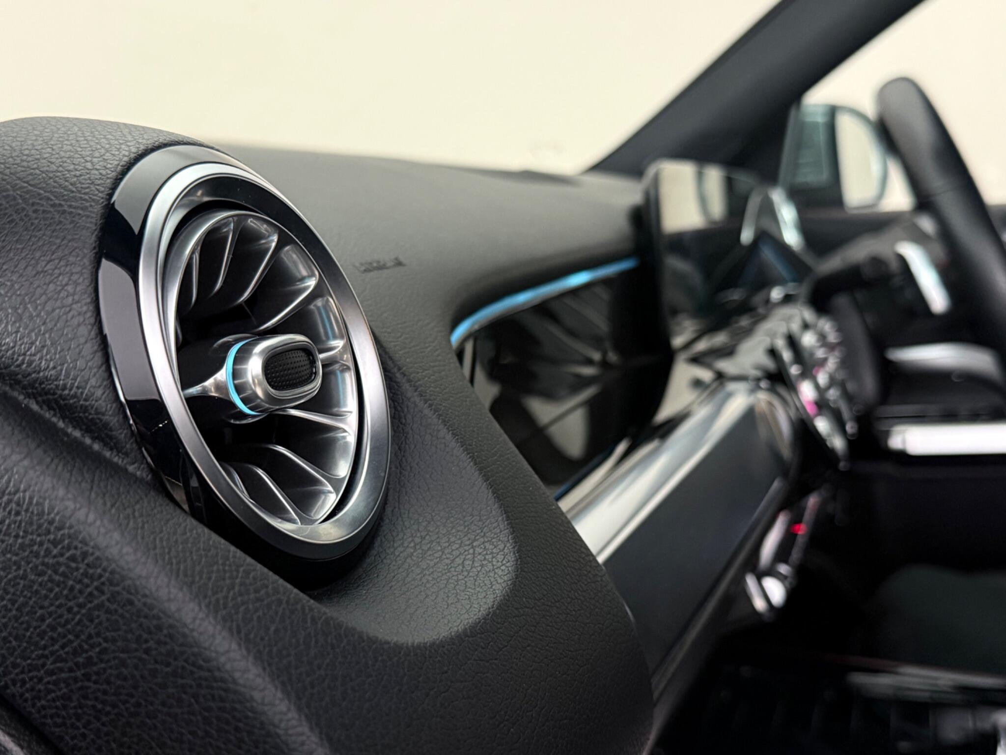 Mercedes-Benz GLB view 37