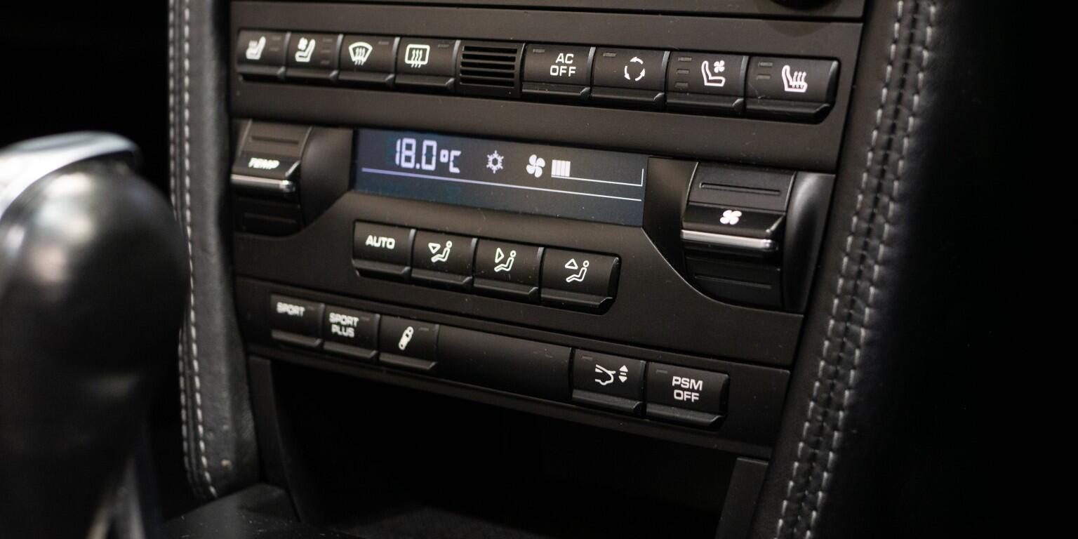 Porsche 911 view 38
