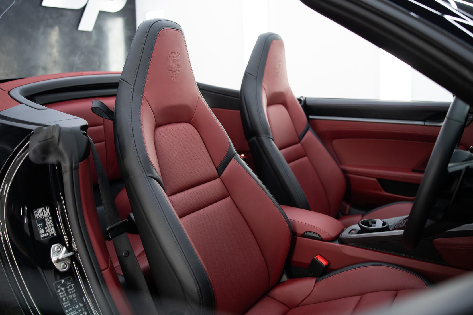 Porsche 911 view 8