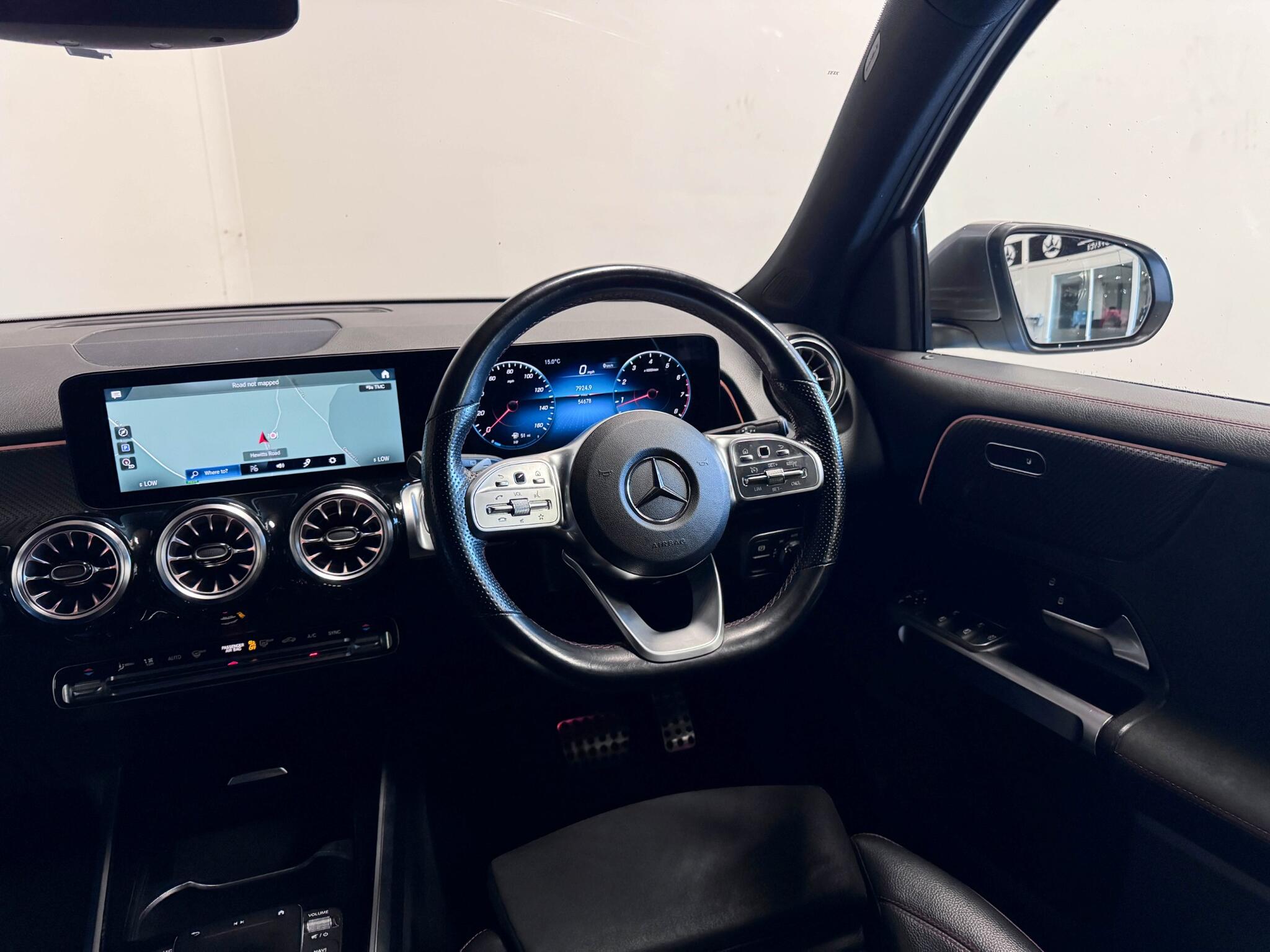 Mercedes-Benz GLB view 27
