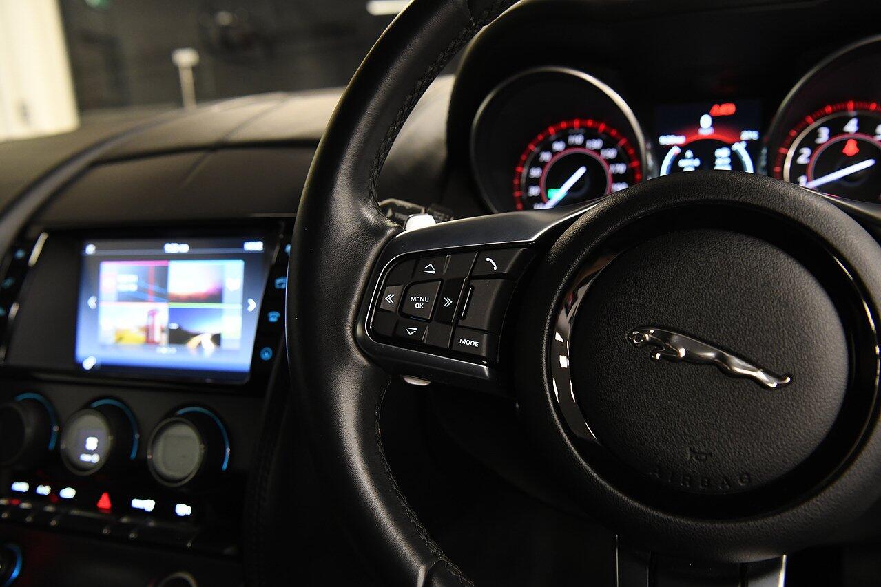 Jaguar F-Type view 21