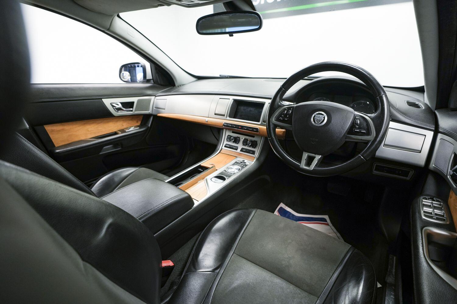 Jaguar XF view 8