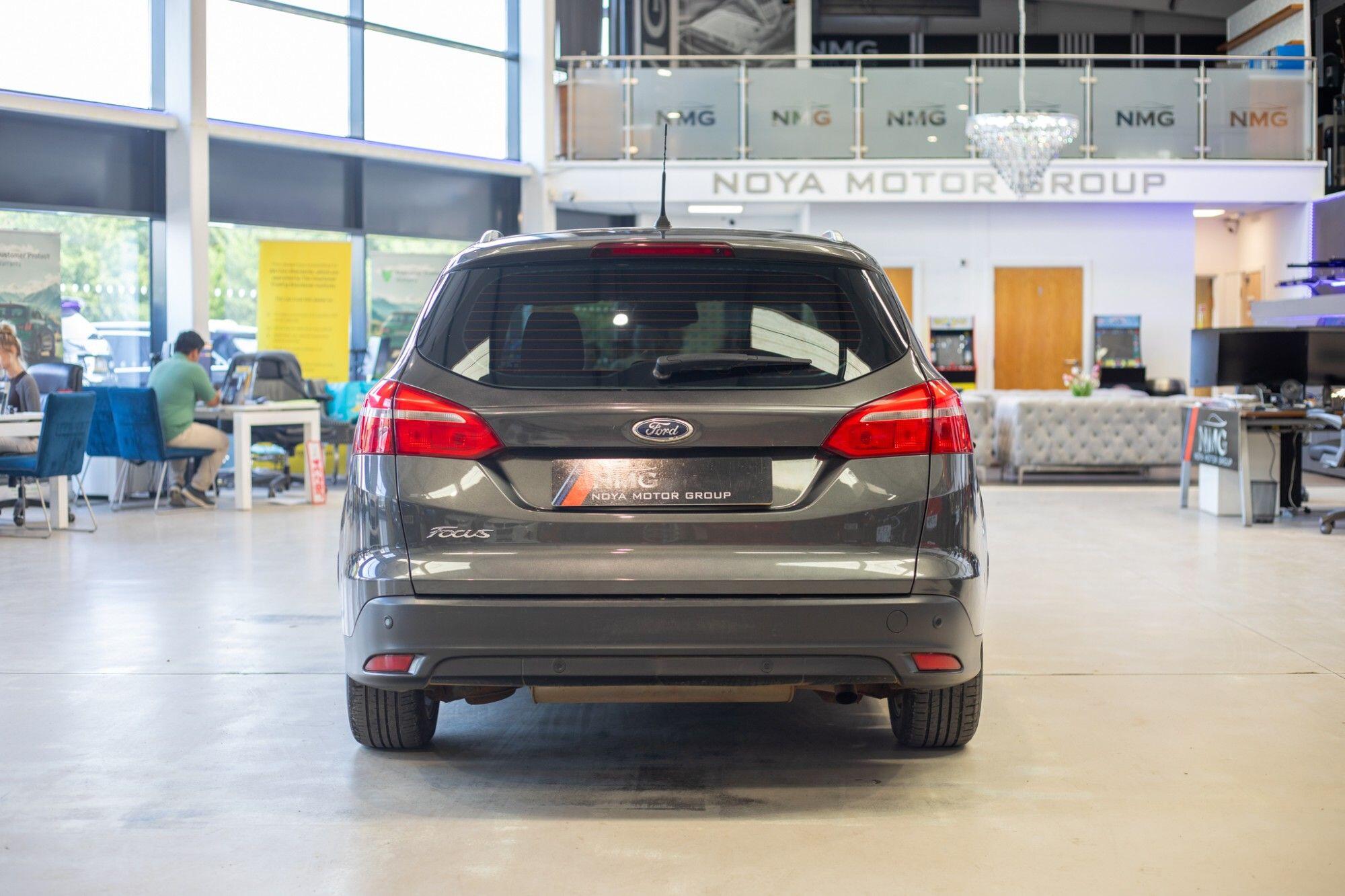 Ford Focus view 32