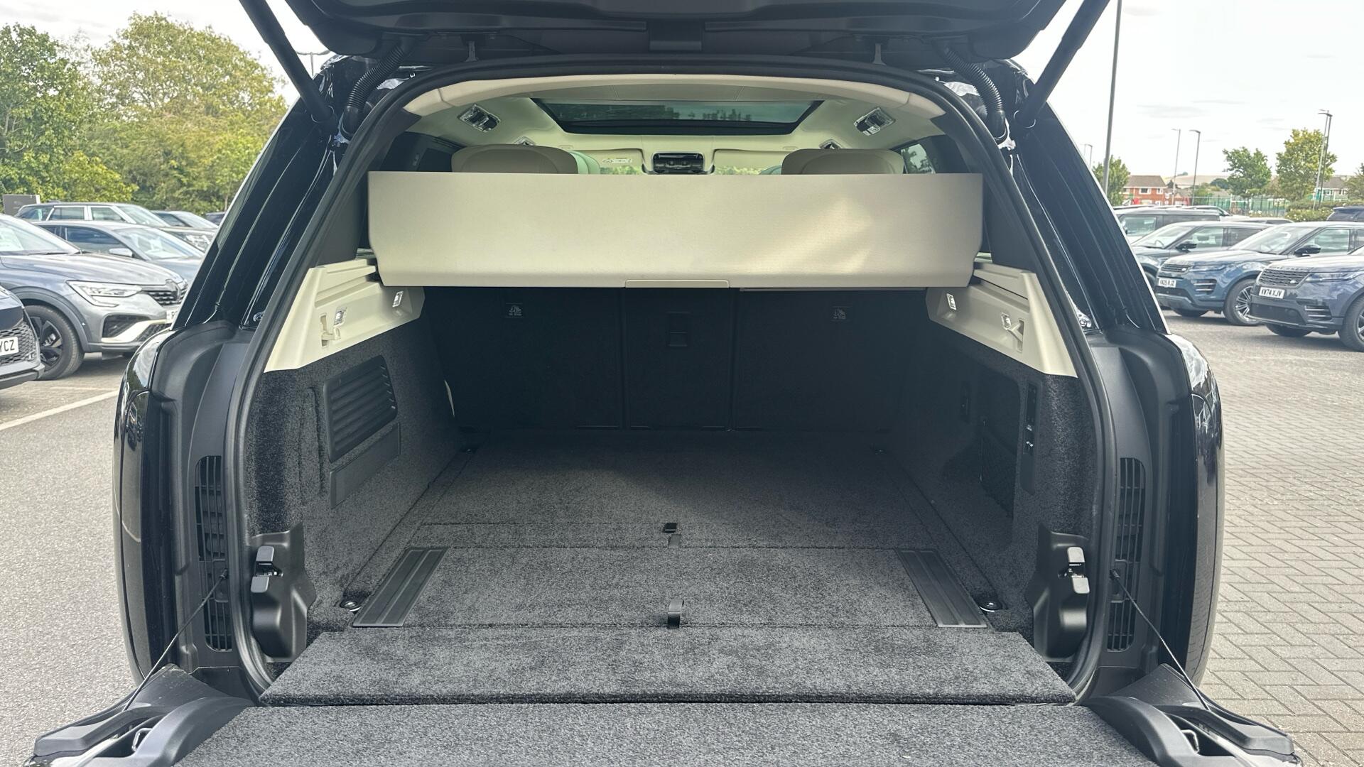 Land Rover Range Rover view 15