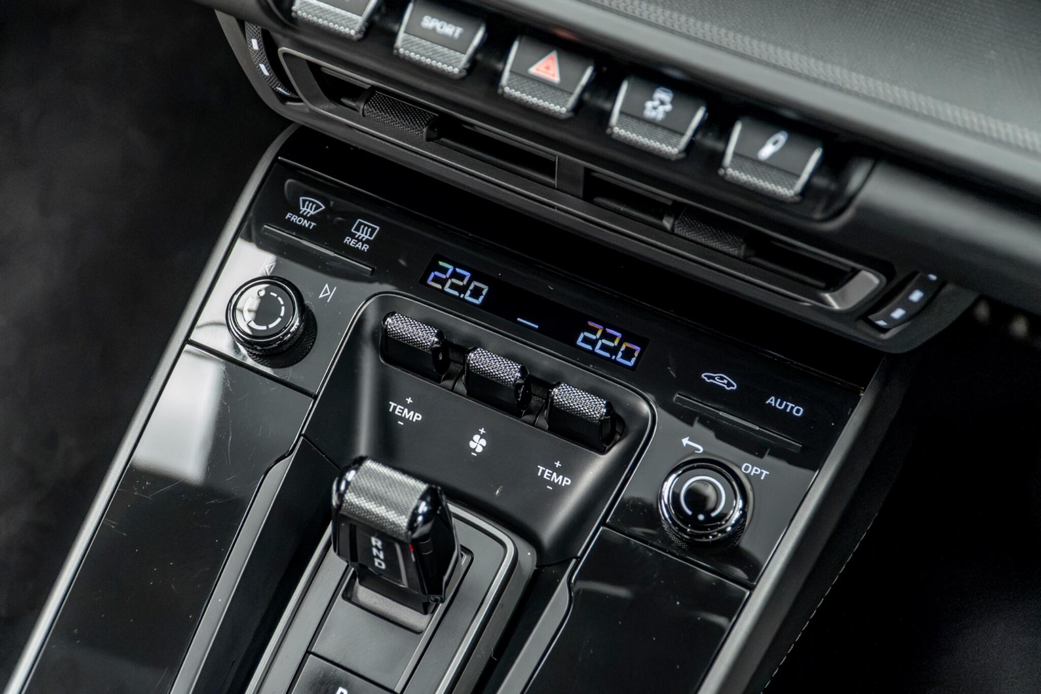 Porsche 911 view 38