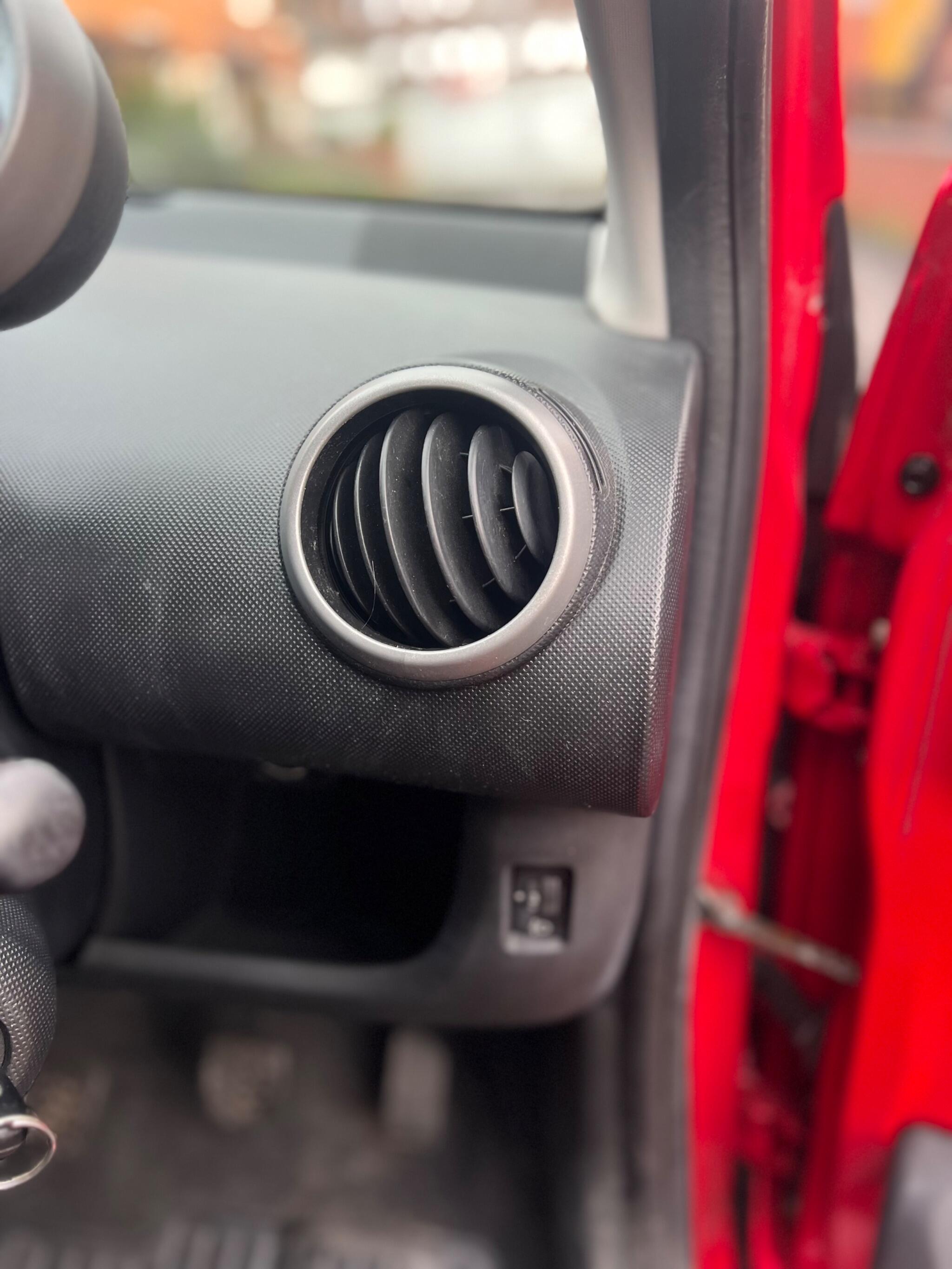 2014 Toyota AYGO image 12