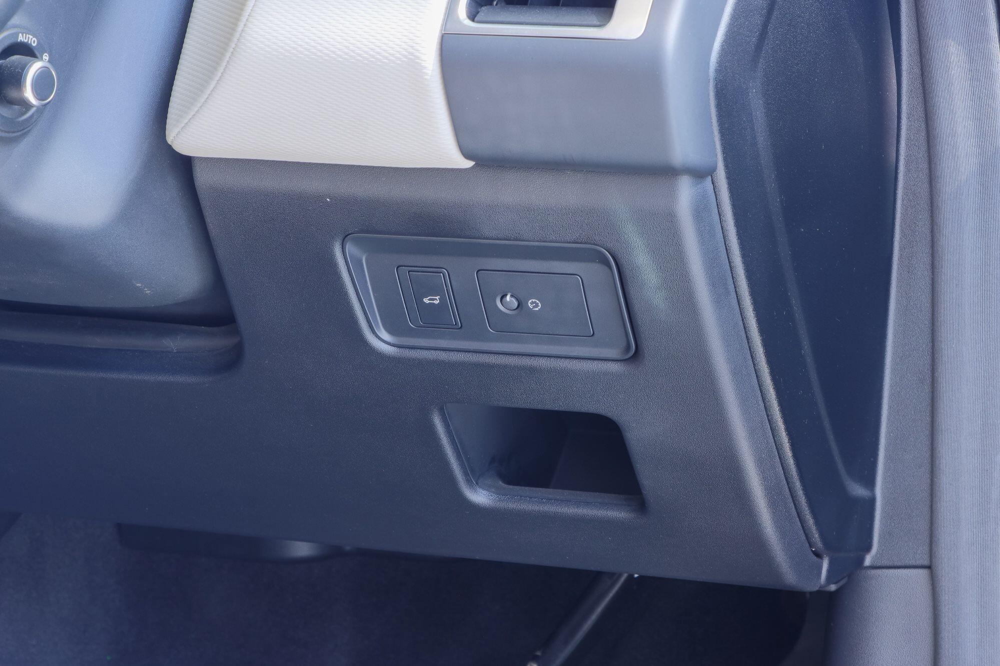 Land Rover Discovery view 26