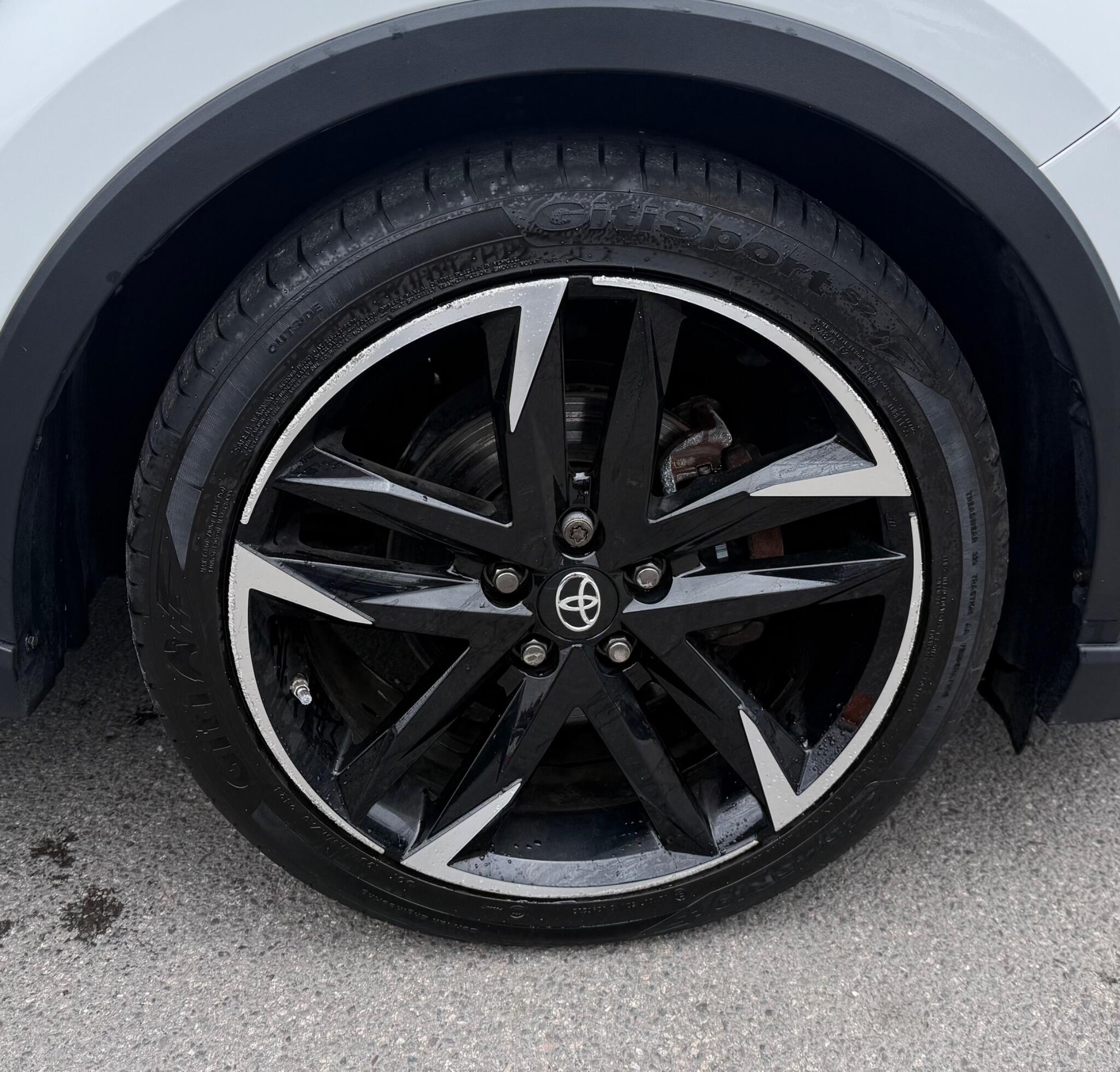 Toyota C-HR view 26
