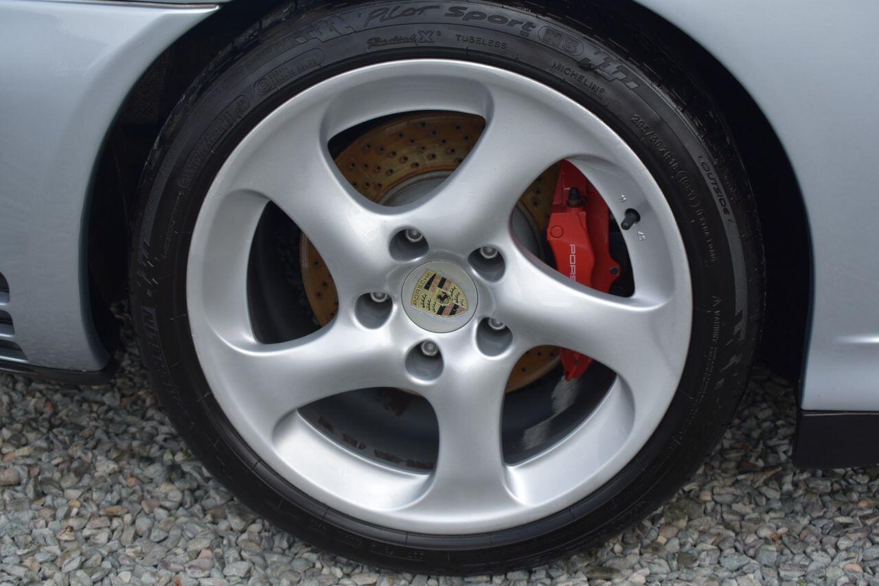 Porsche 911 view 13