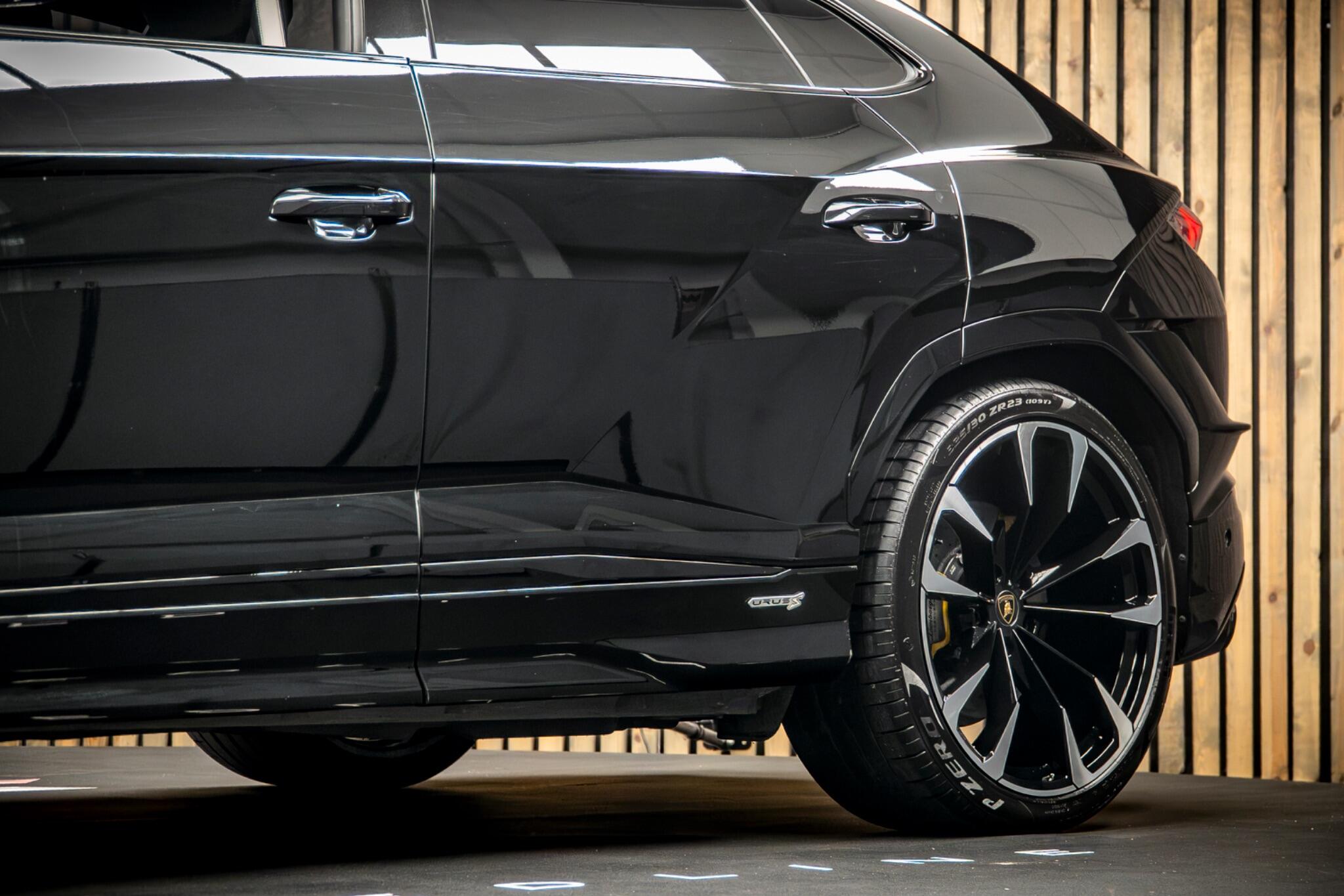 Lamborghini Urus view 16