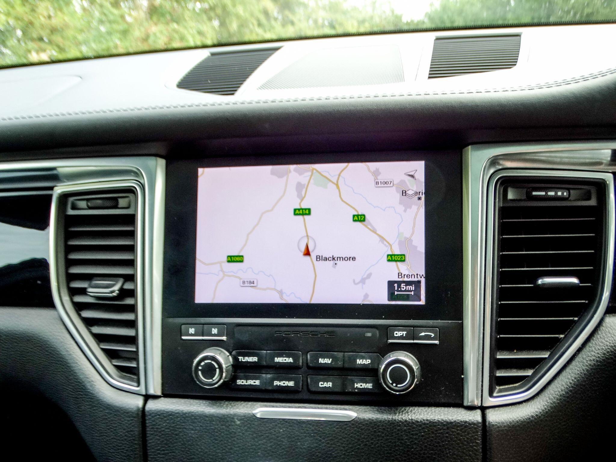 Porsche Macan view 19