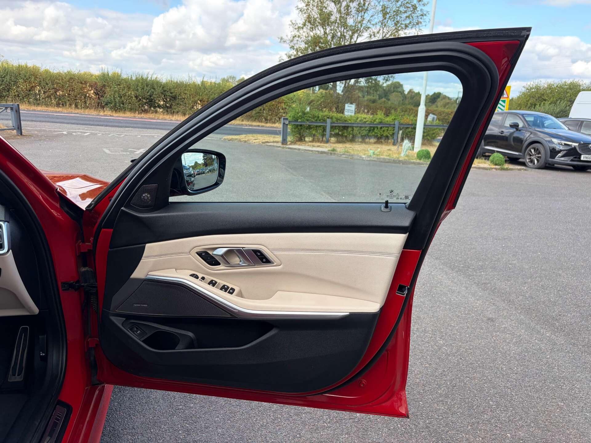 BMW 3 Series view 30