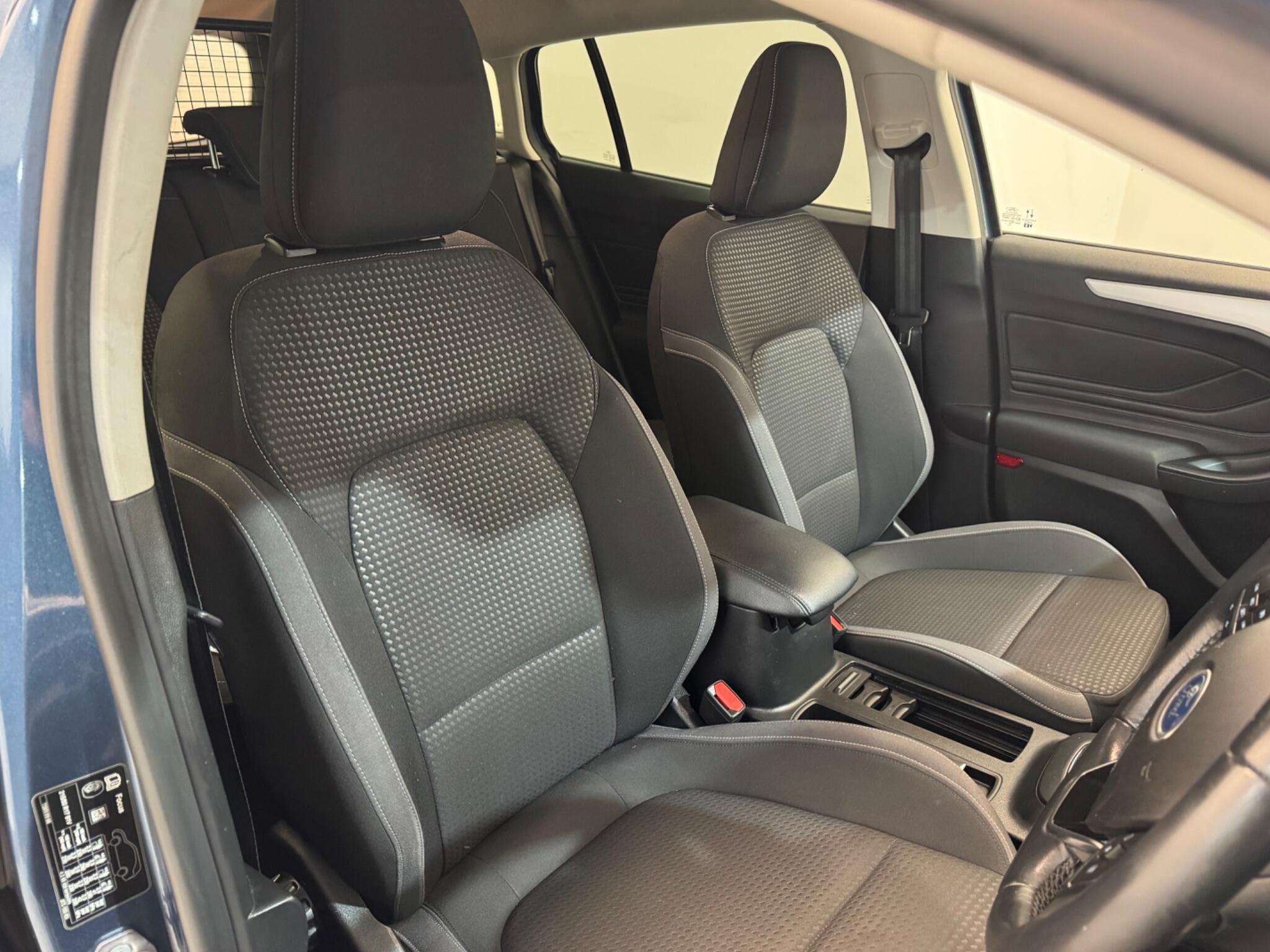 Ford Focus view 13