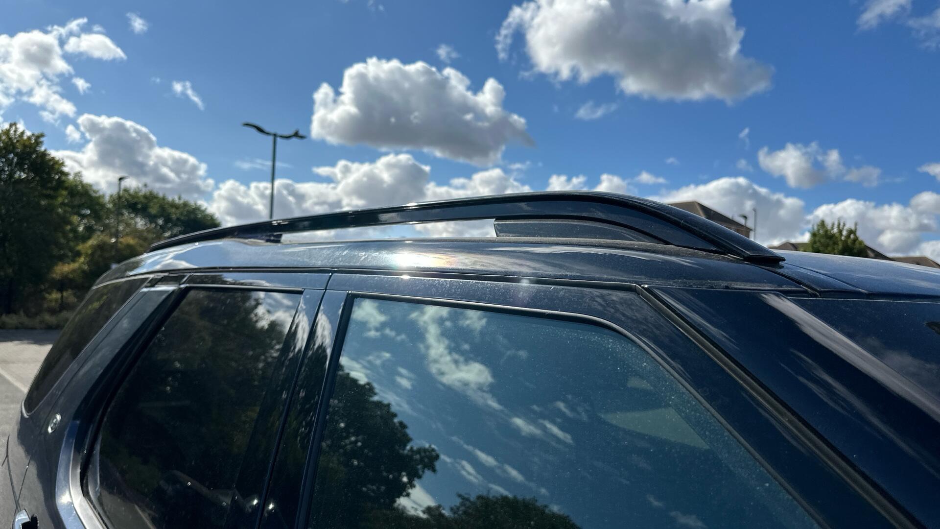 Land Rover Discovery view 25