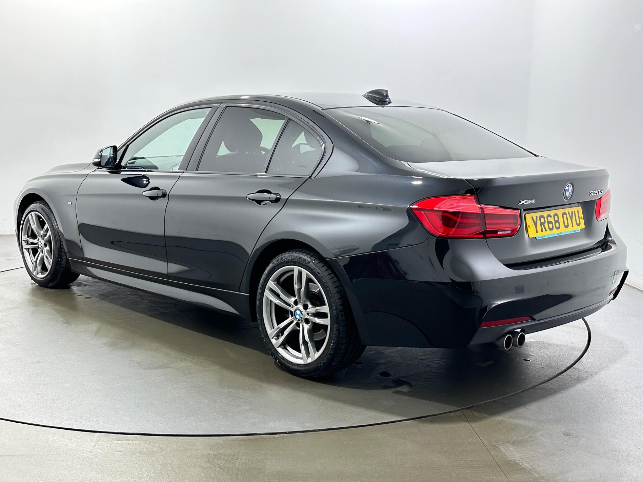BMW 3 Series view 6