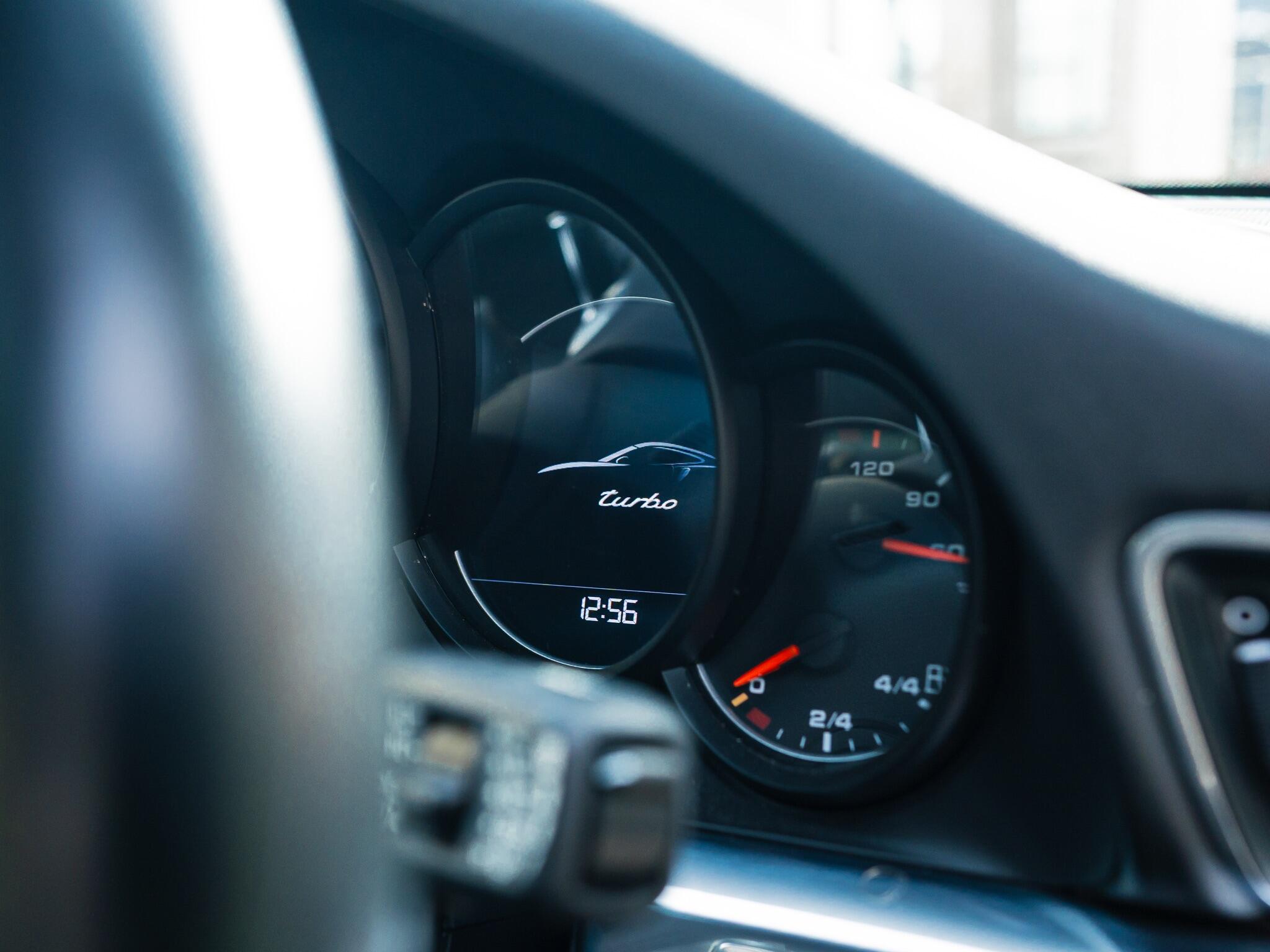 Porsche 911 view 14