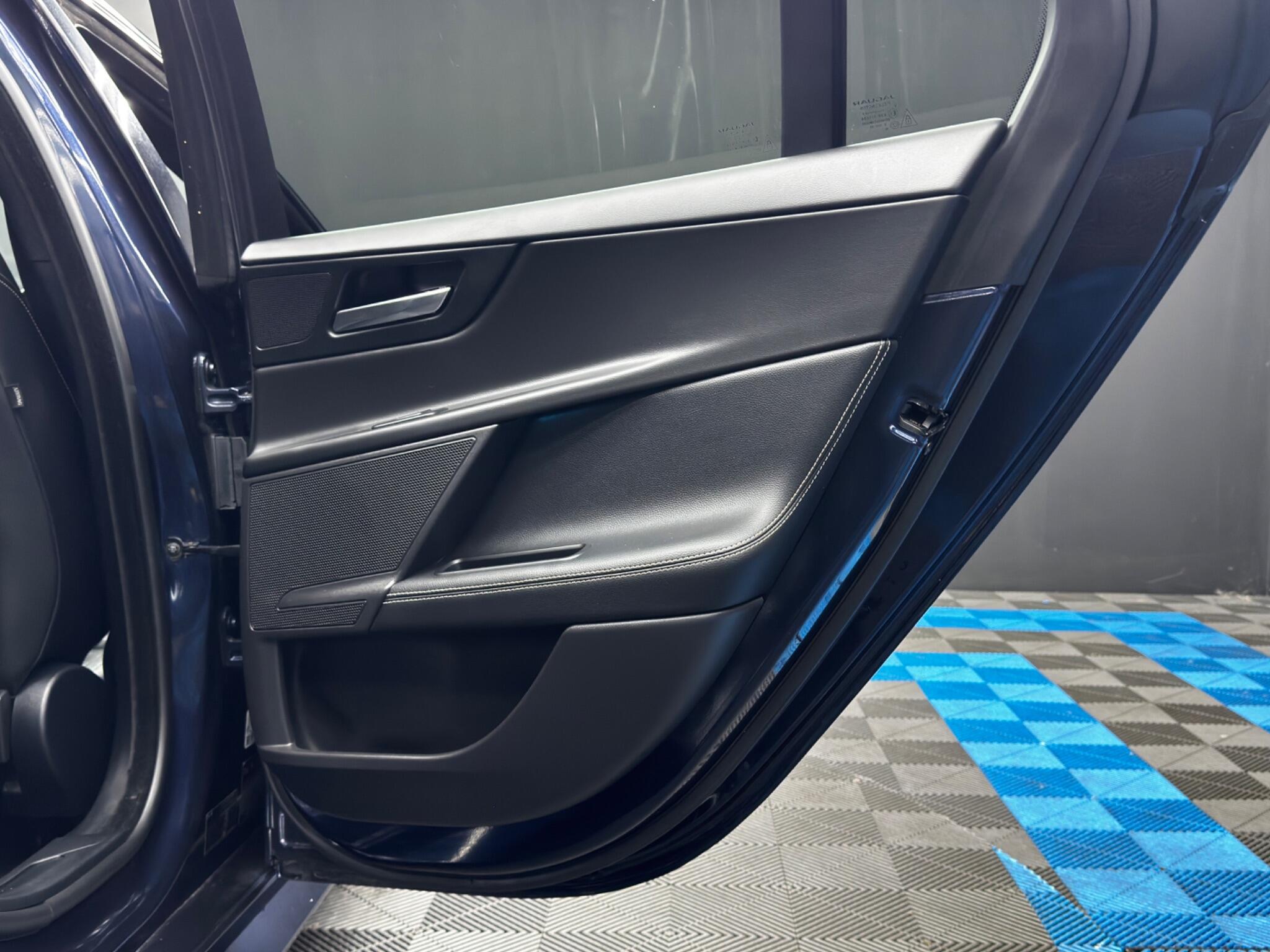 Jaguar XE view 41