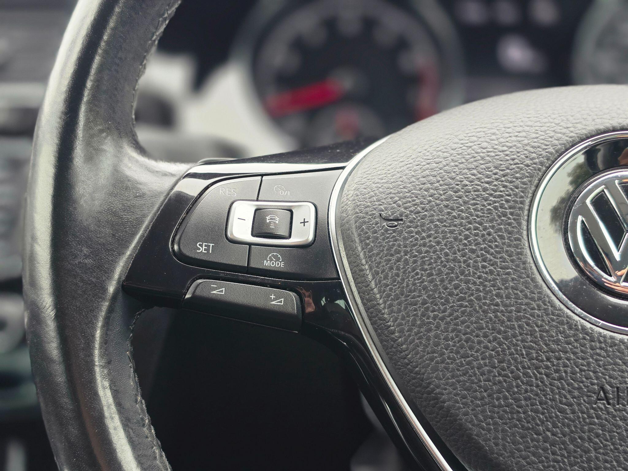 Volkswagen Golf view 13