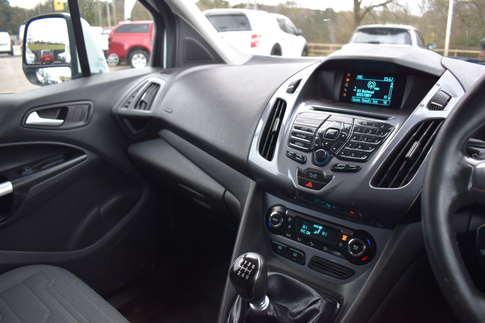 Transit Connect - 1.6 TDCi 200 Limited L1 H1 5dr - Image 17