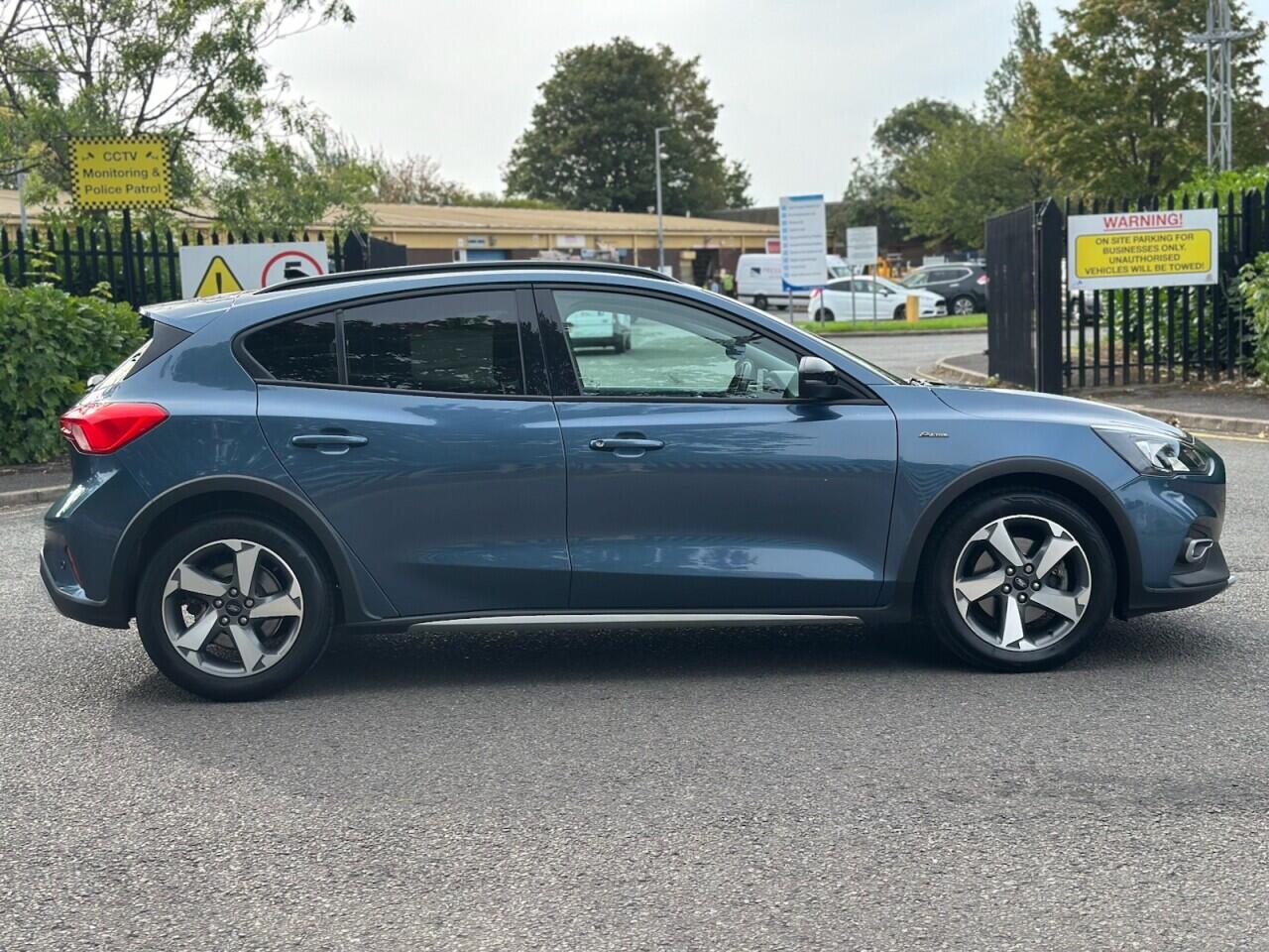 Ford Focus view 2