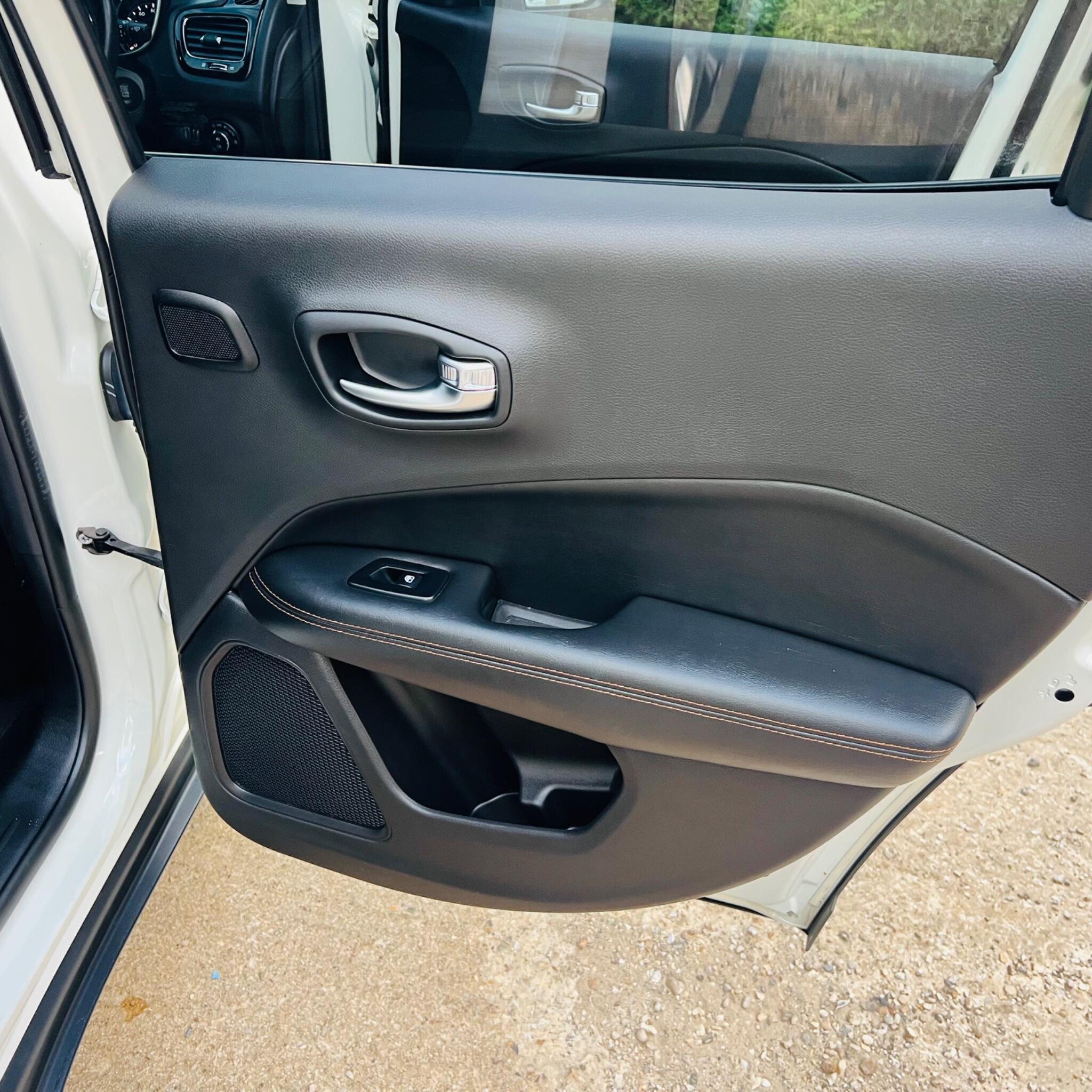 Jeep Compass view 23