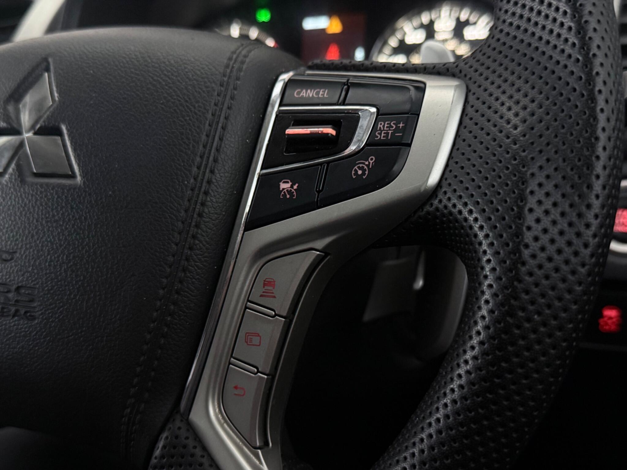 Mitsubishi Shogun Sport view 14