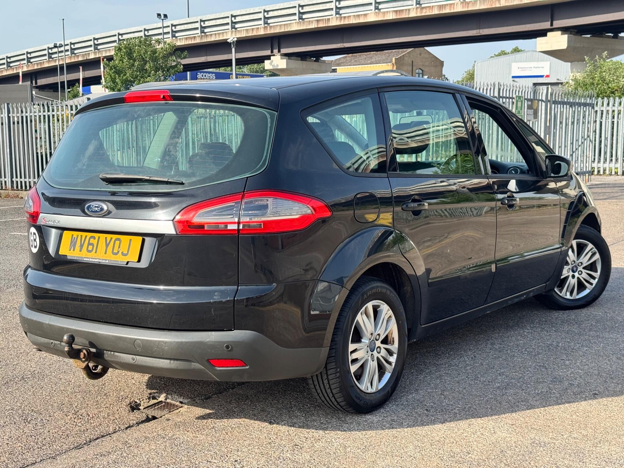 Ford S-Max view 17