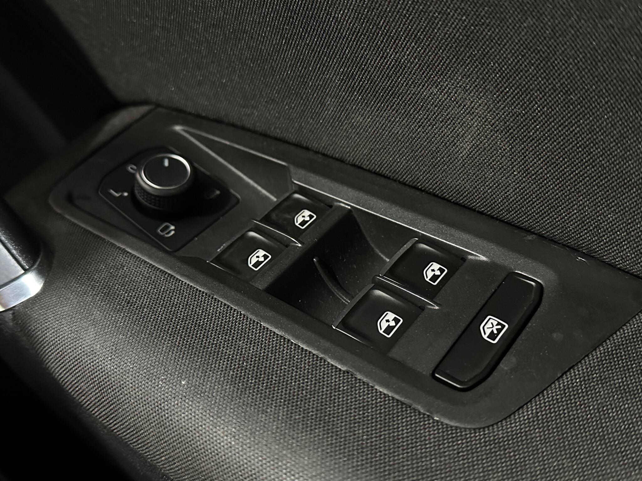 Volkswagen Touran view 19