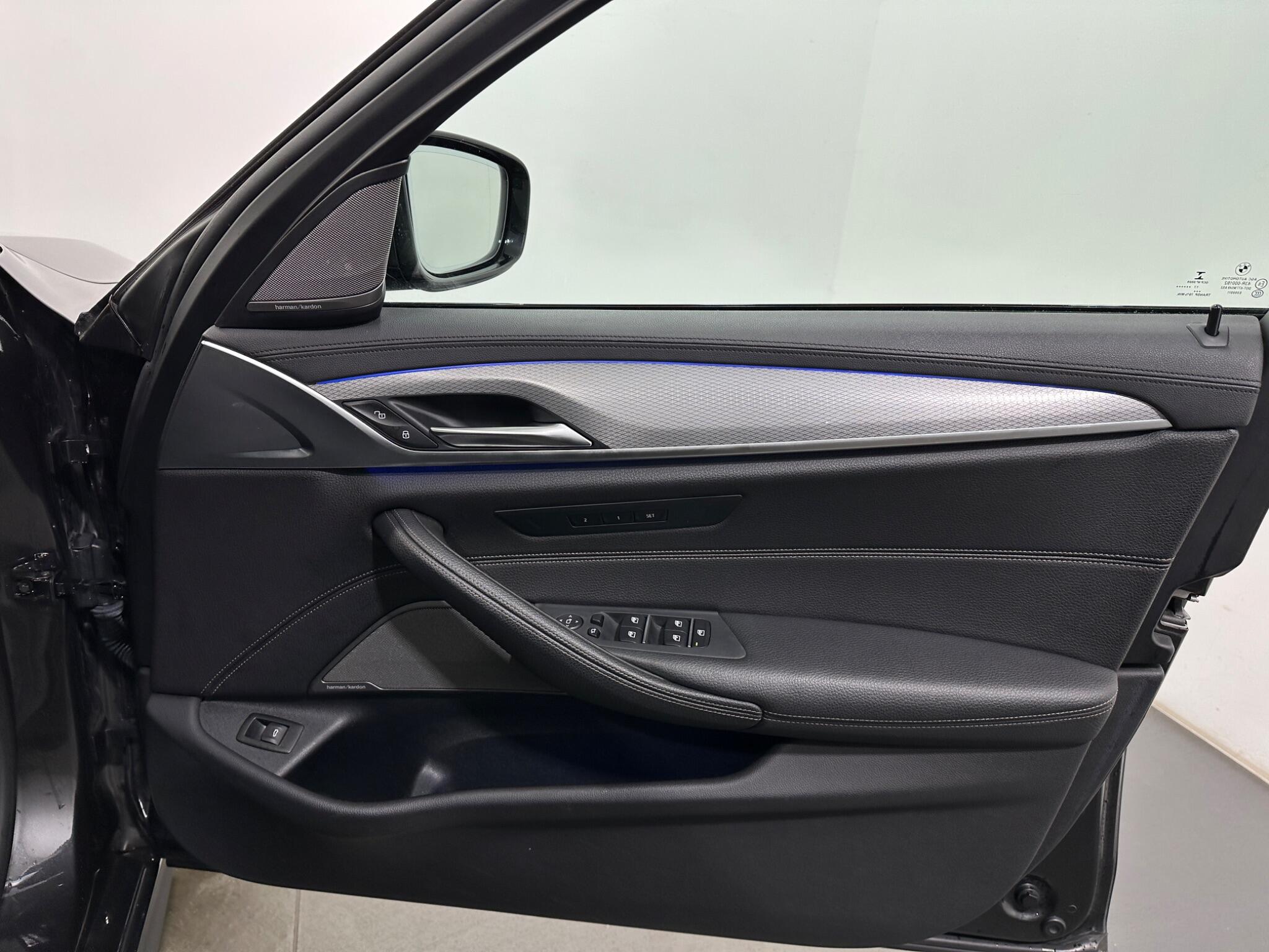 BMW 5 Series view 35
