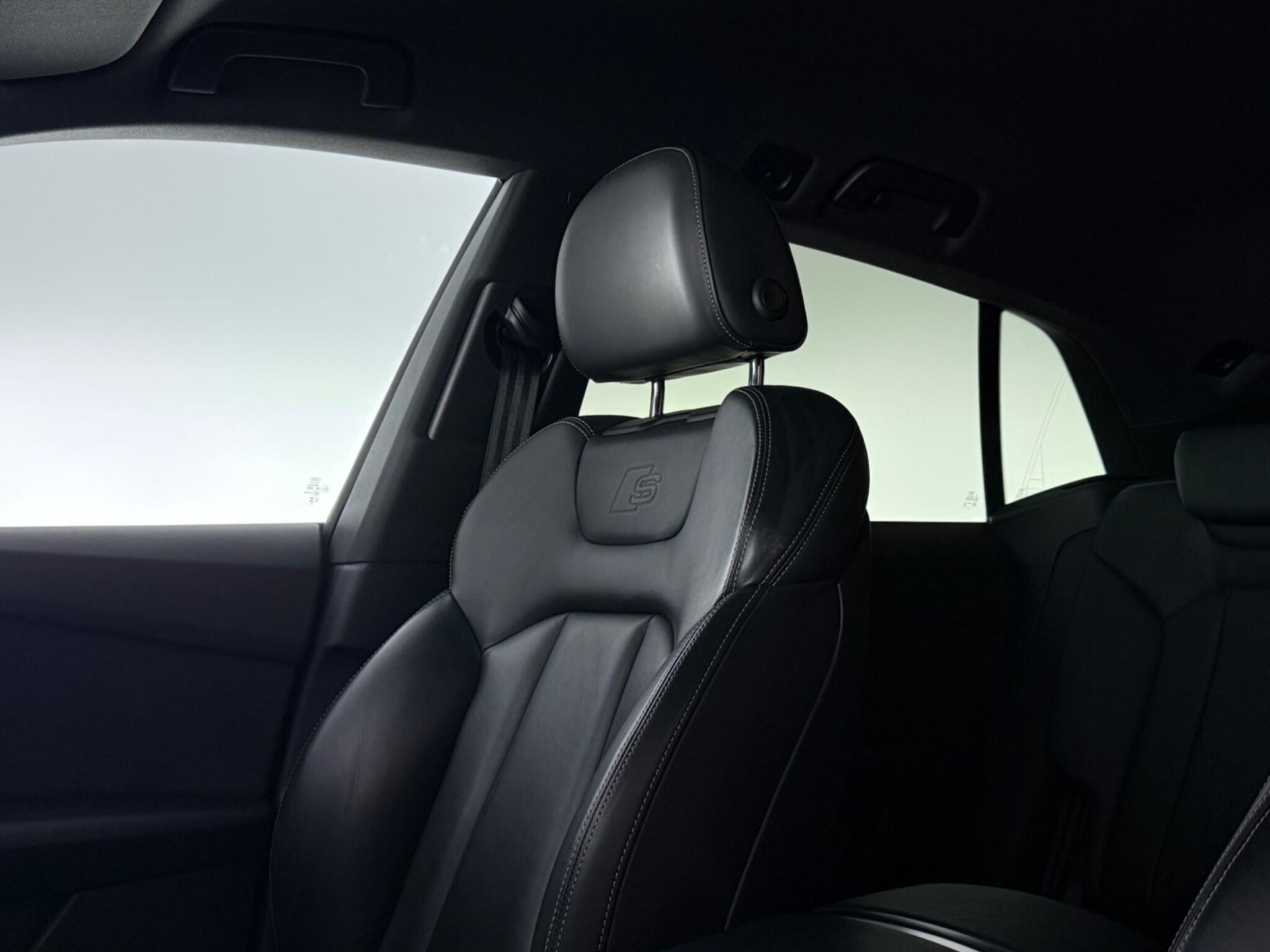 Audi Q8 view 47