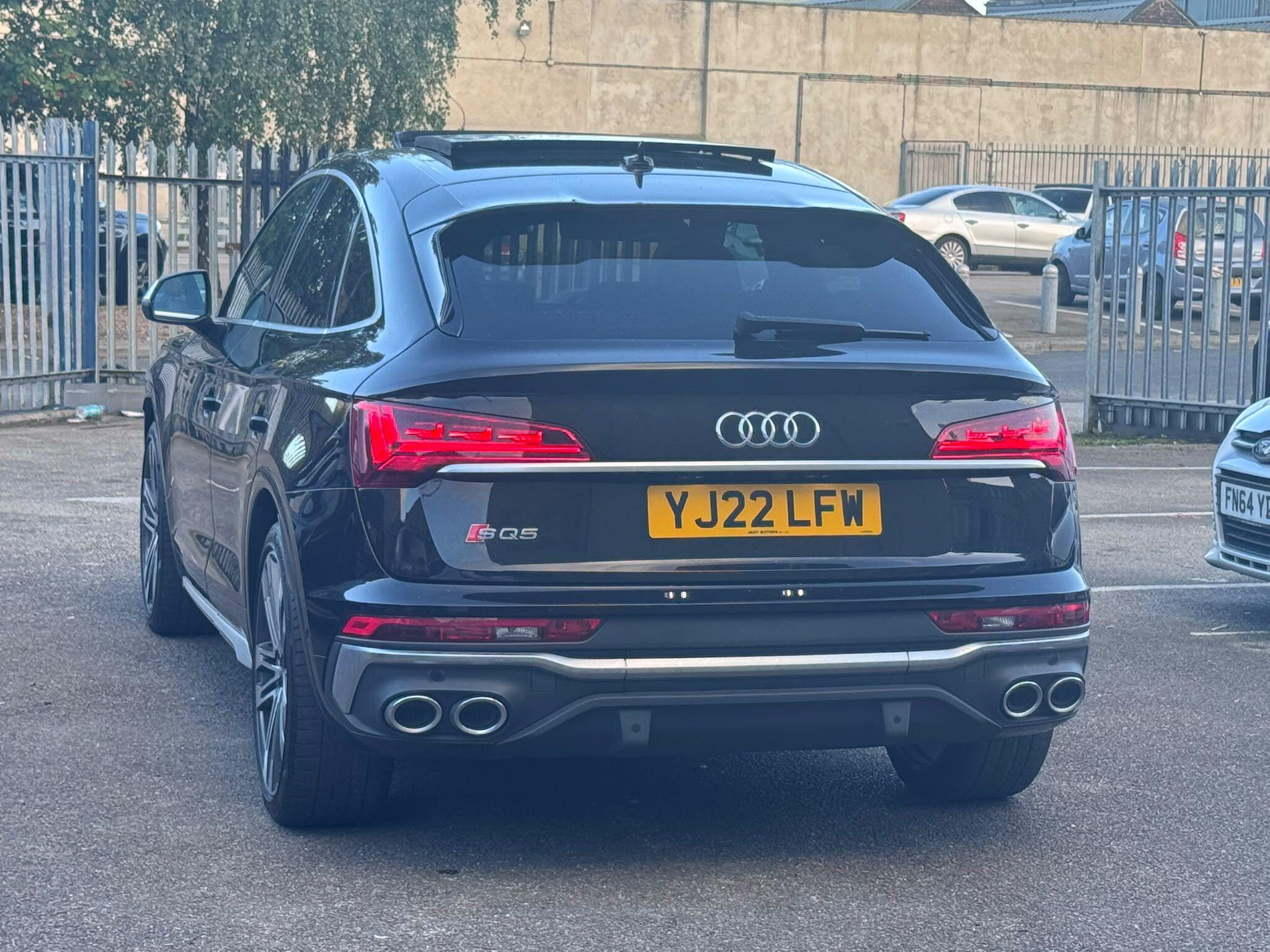 Audi SQ5 view 13