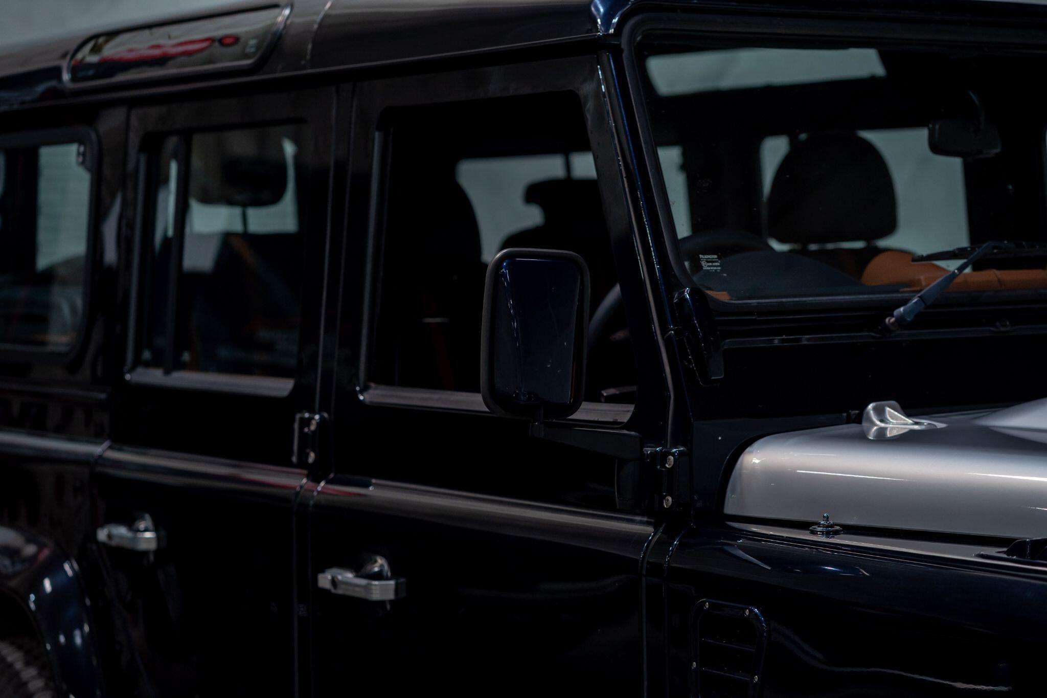 Land Rover Defender view 36