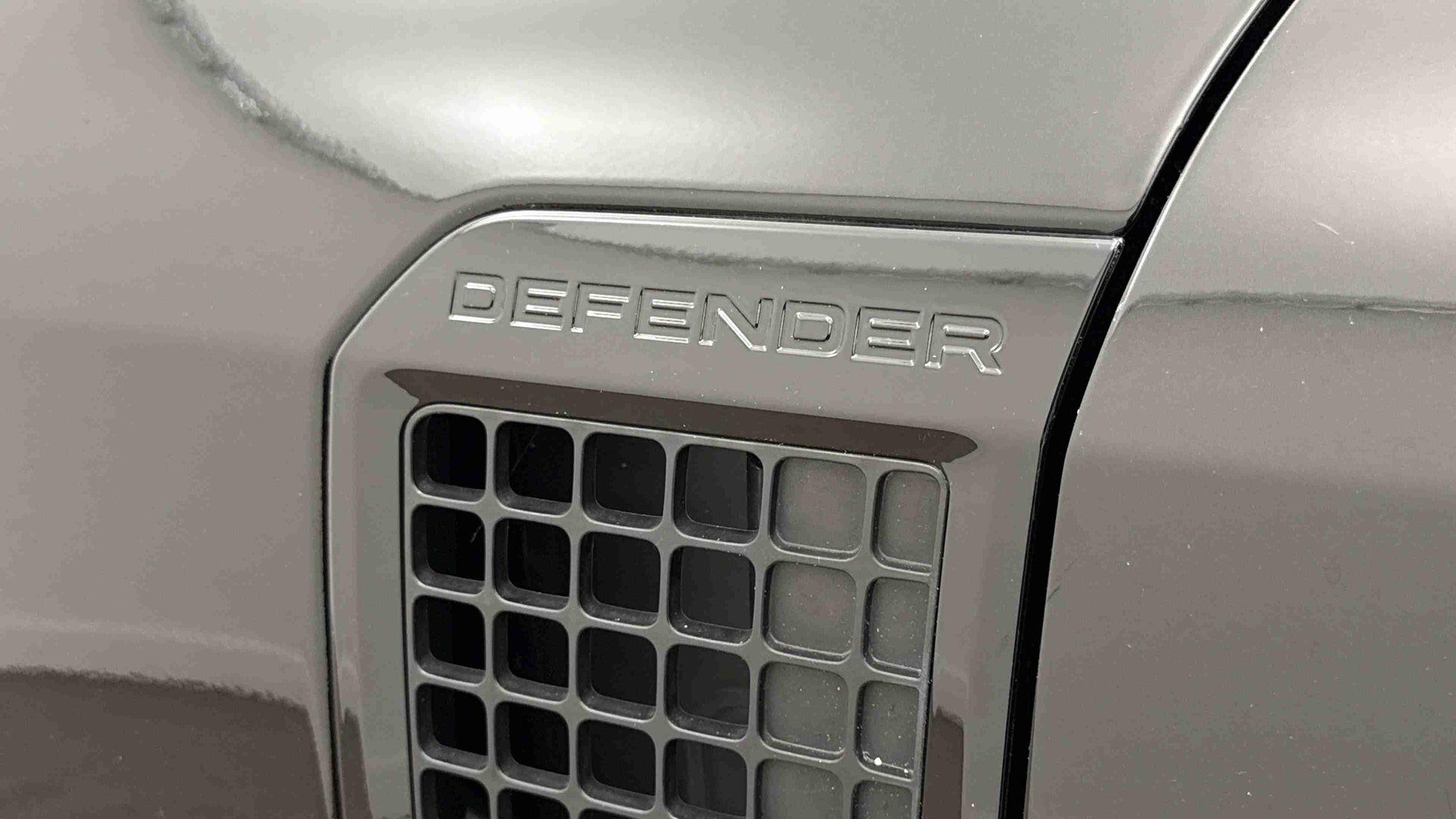 Land Rover Defender view 40