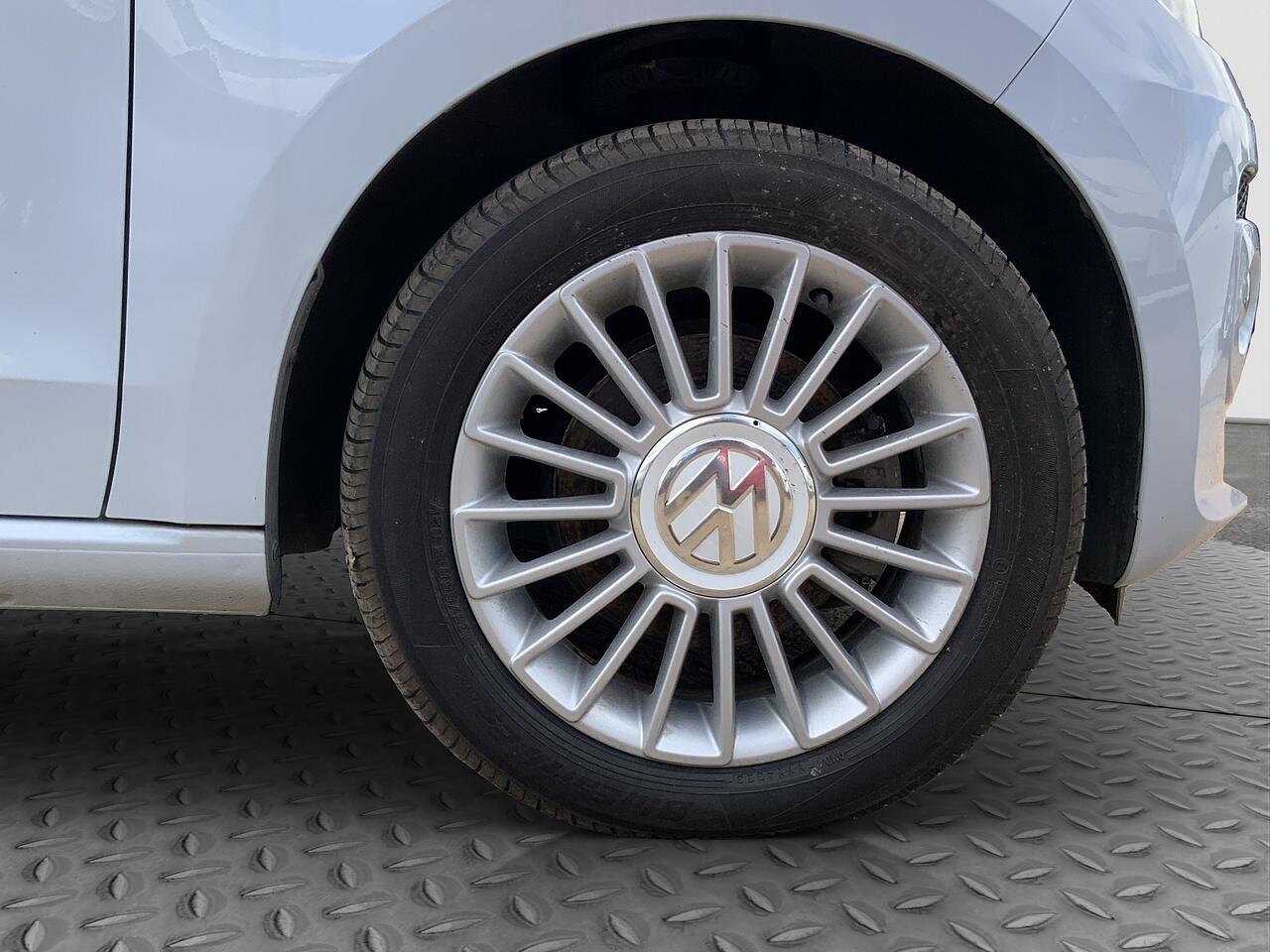 Volkswagen Up! view 19