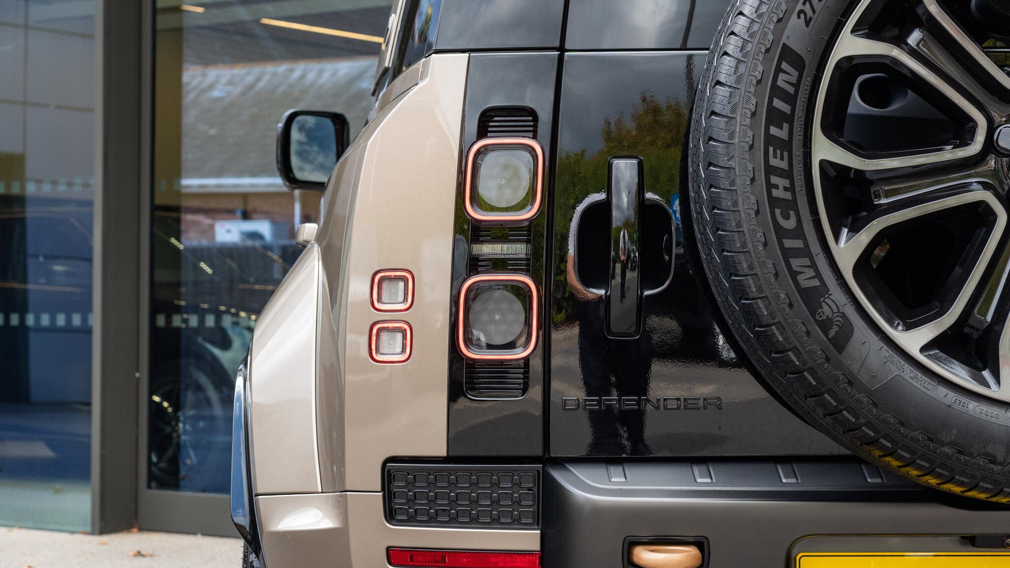 Land Rover Defender view 48