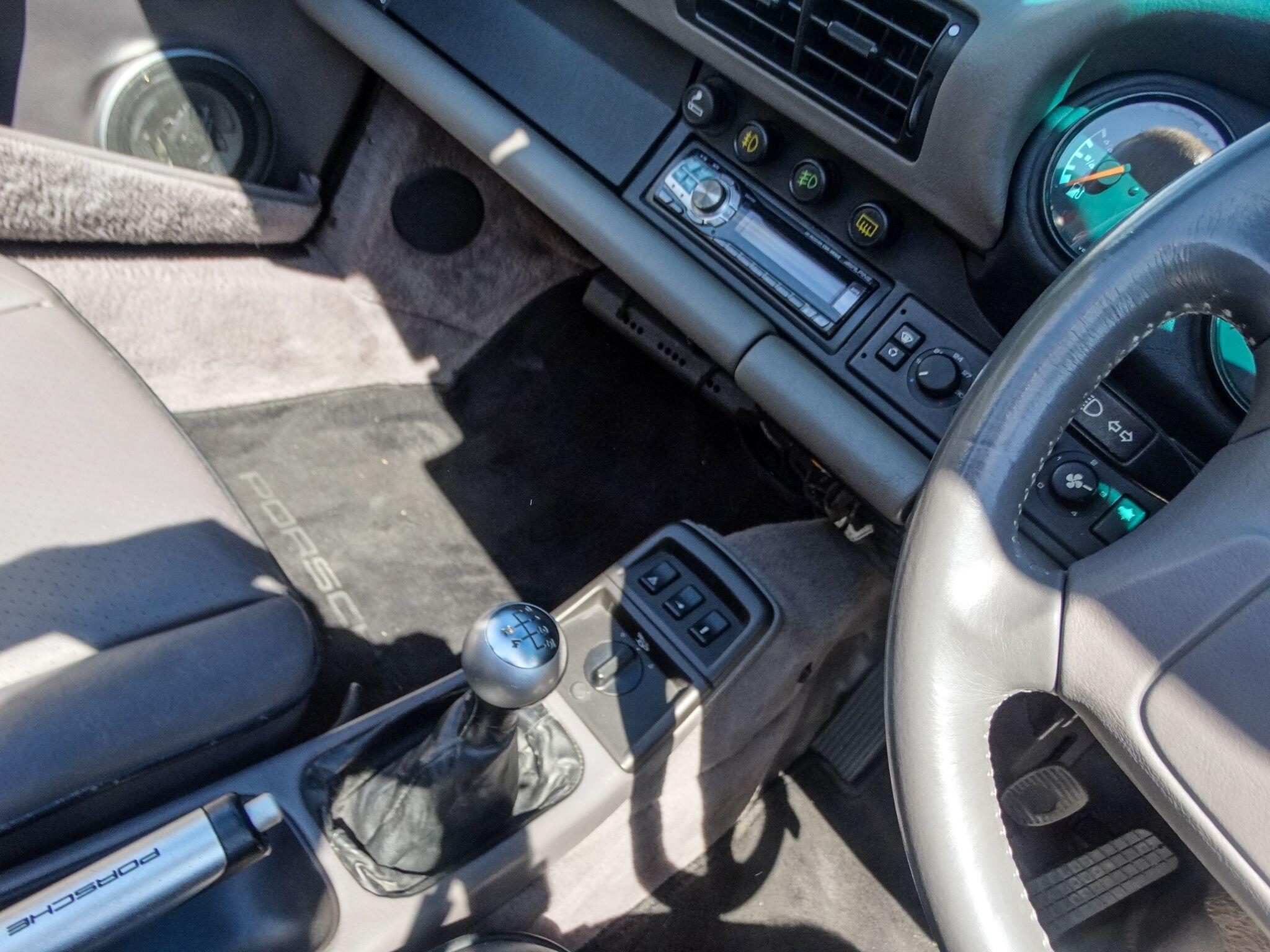 Porsche 911 view 6