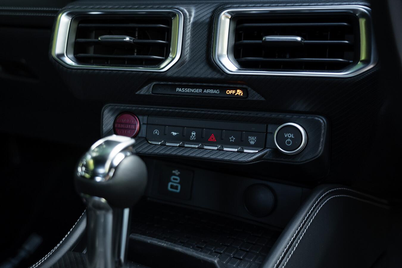 Ford Mustang view 32