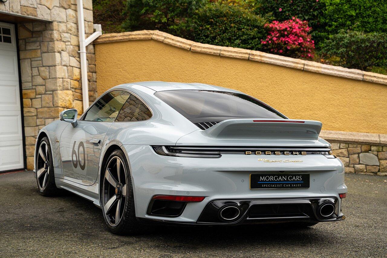 Porsche 911 view 13