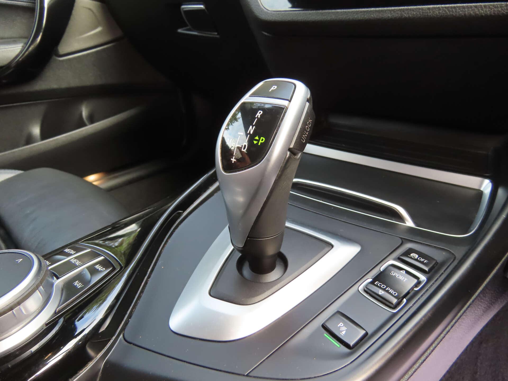 BMW 1 Series view 14
