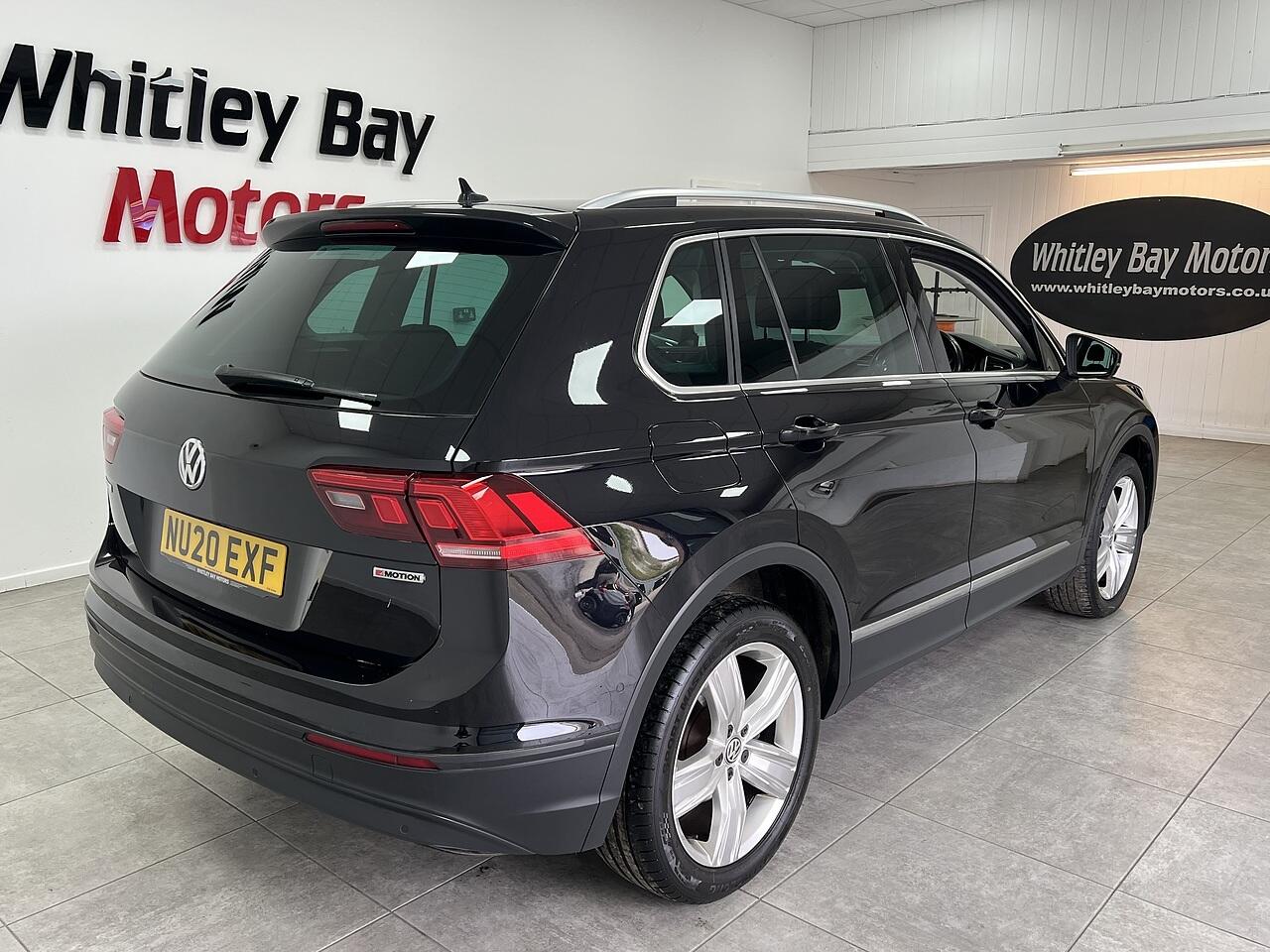 Volkswagen Tiguan view 3