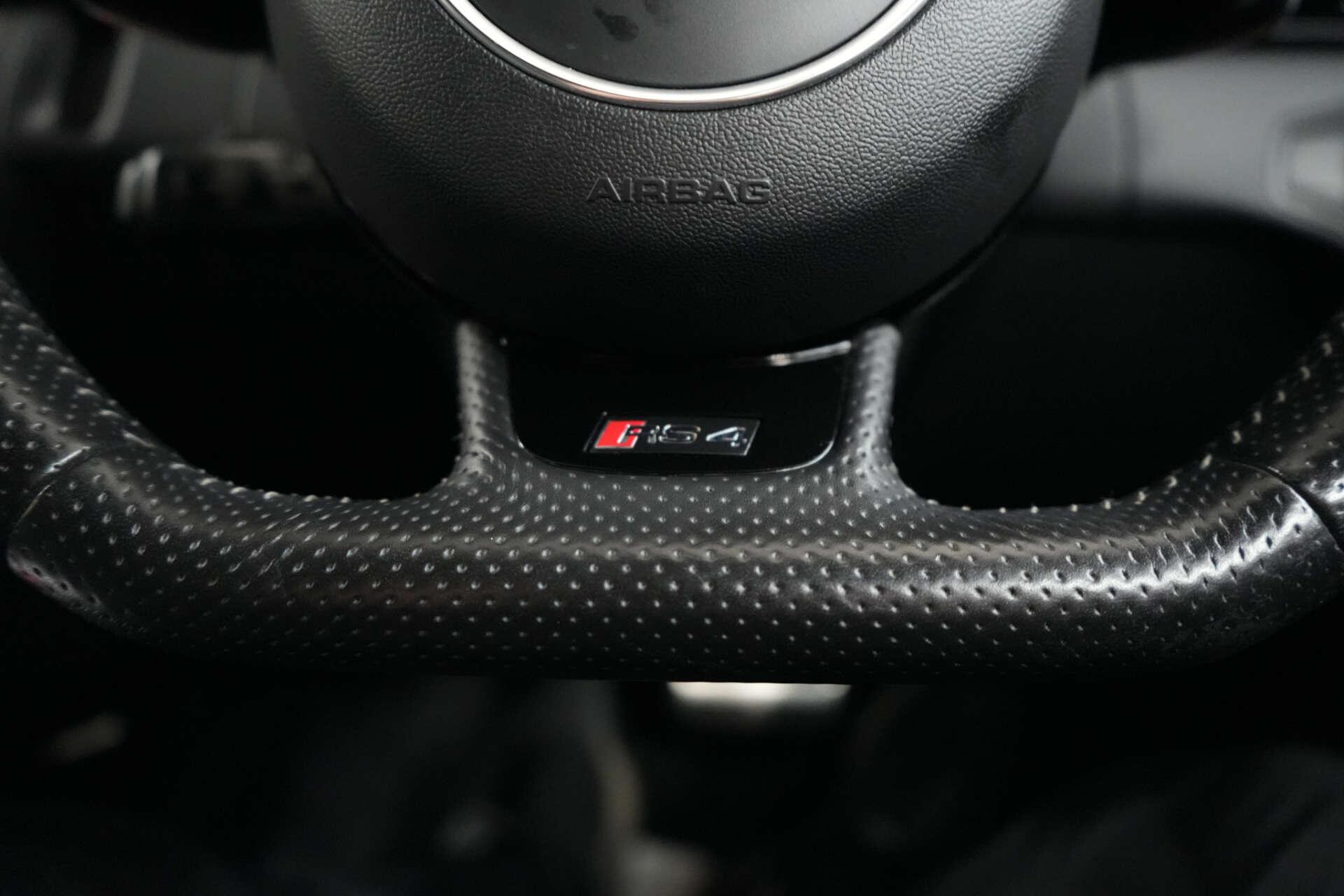 Audi RS4 view 44