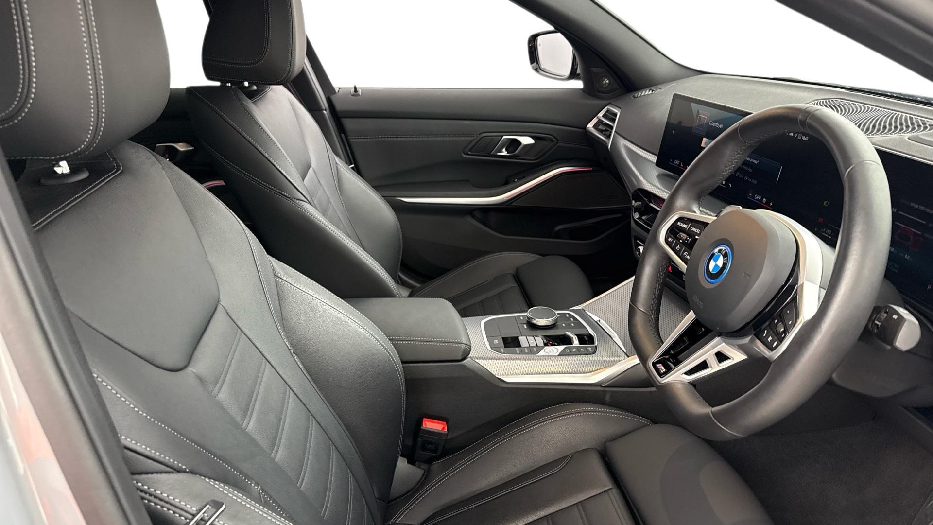 BMW 3 Series view 11