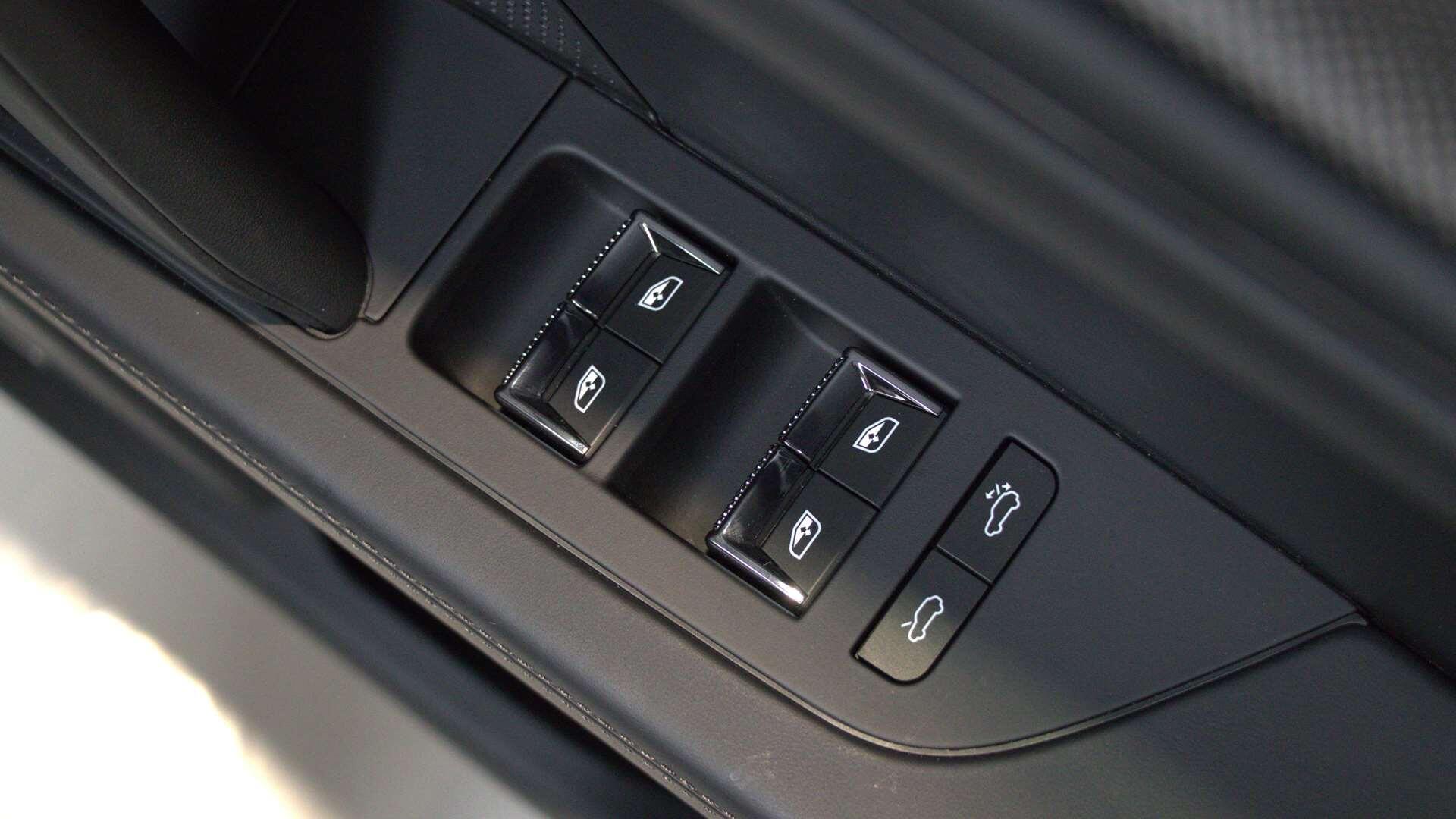Porsche Cayenne view 25