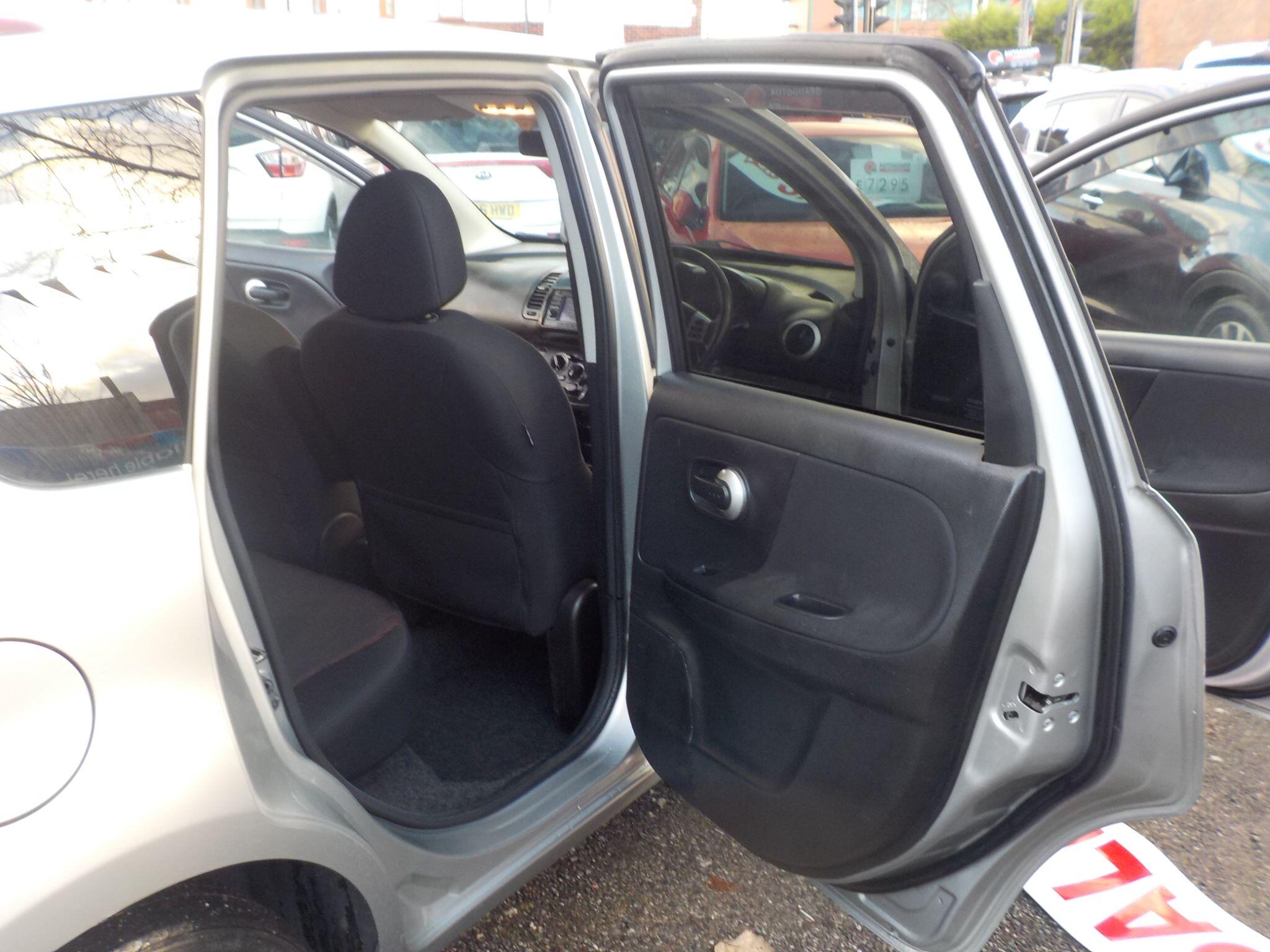 Nissan Note 1.4 16V n-tec Euro 4 5dr