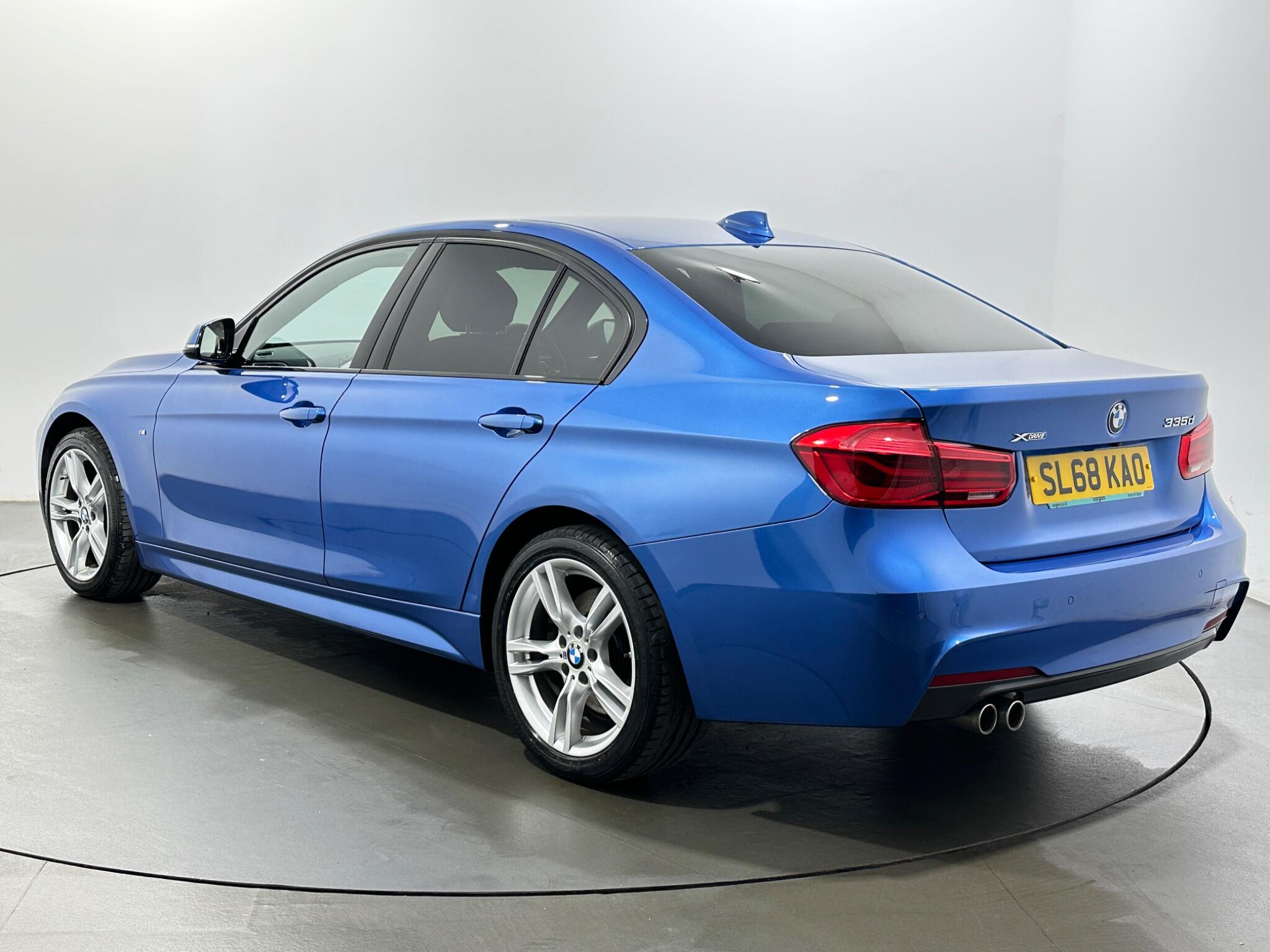 BMW 3 Series view 6