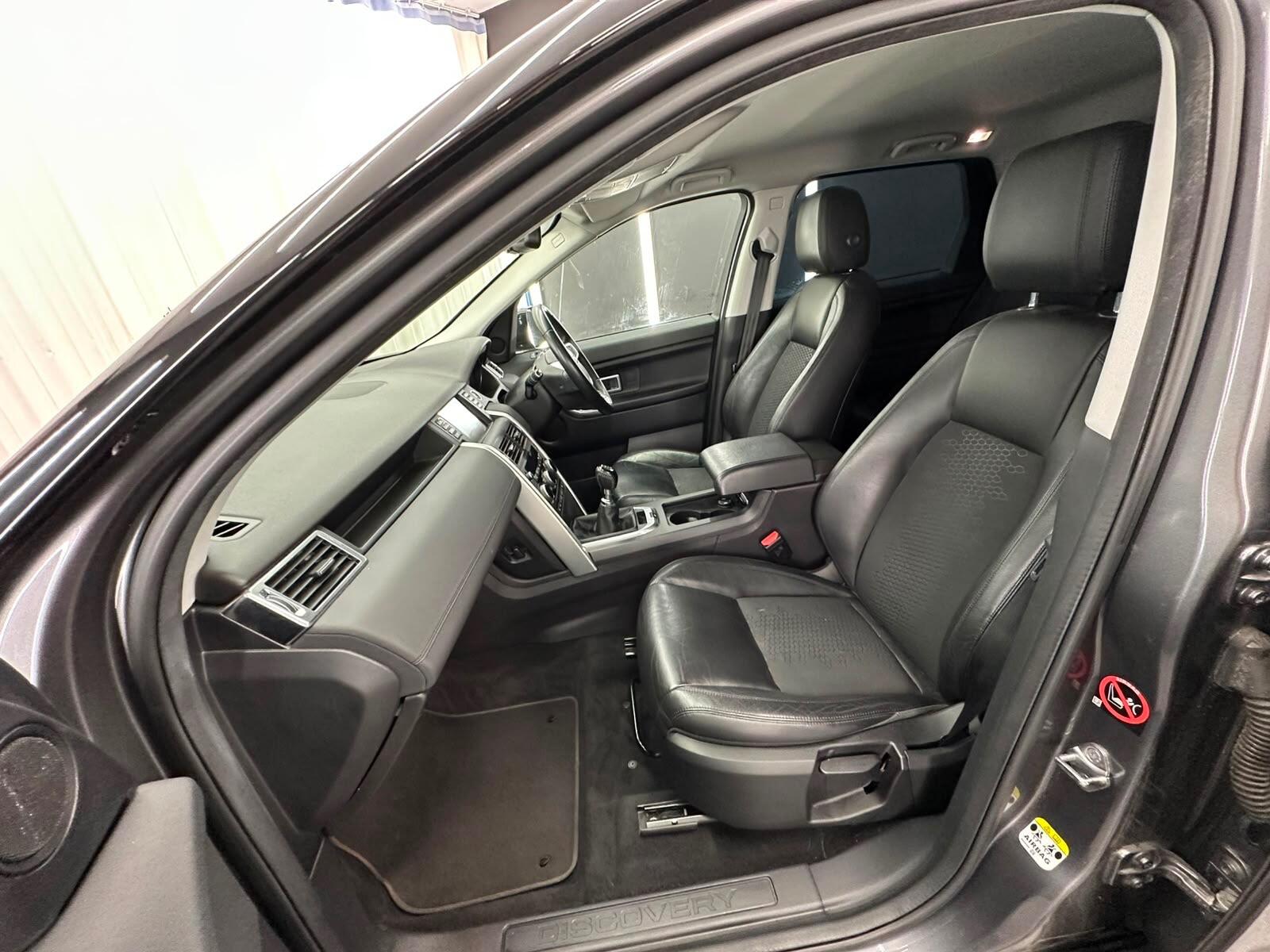Land Rover Discovery Sport view 30