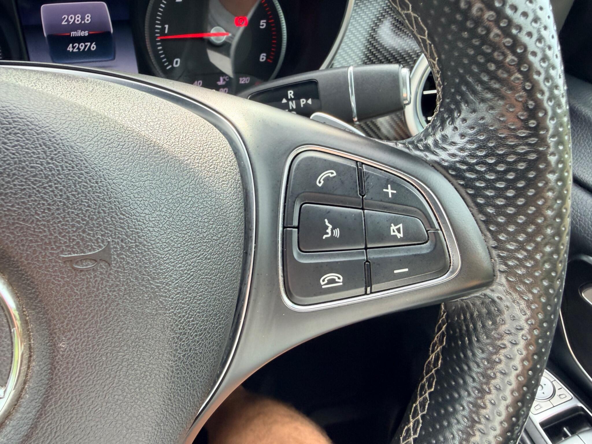 Mercedes-Benz V-Class view 26