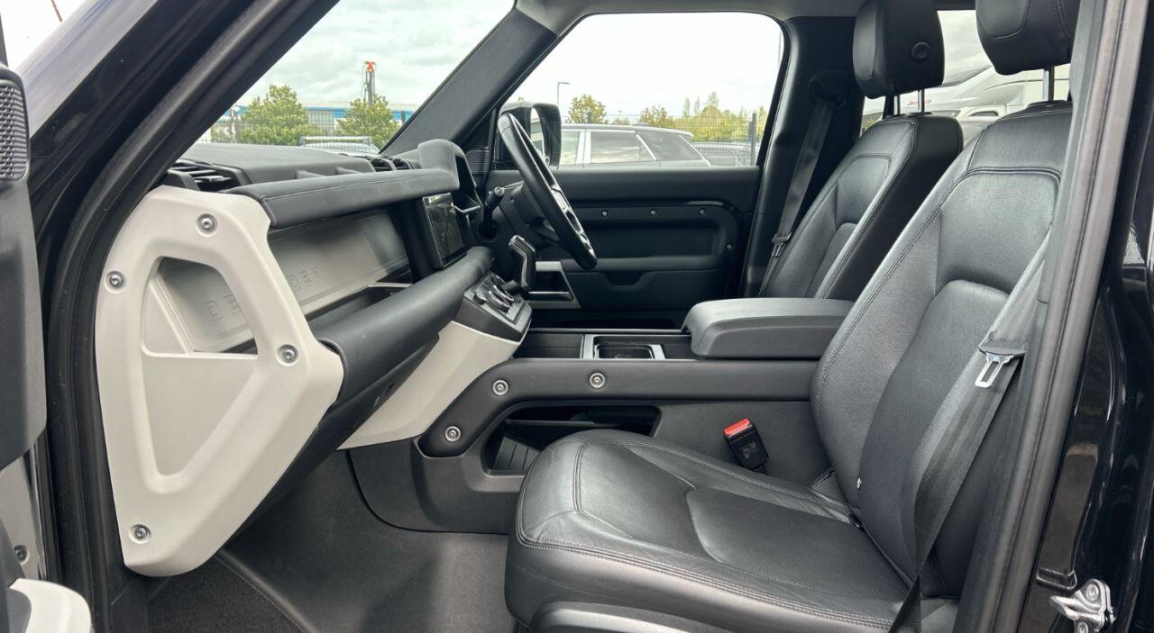 Land Rover Defender view 5