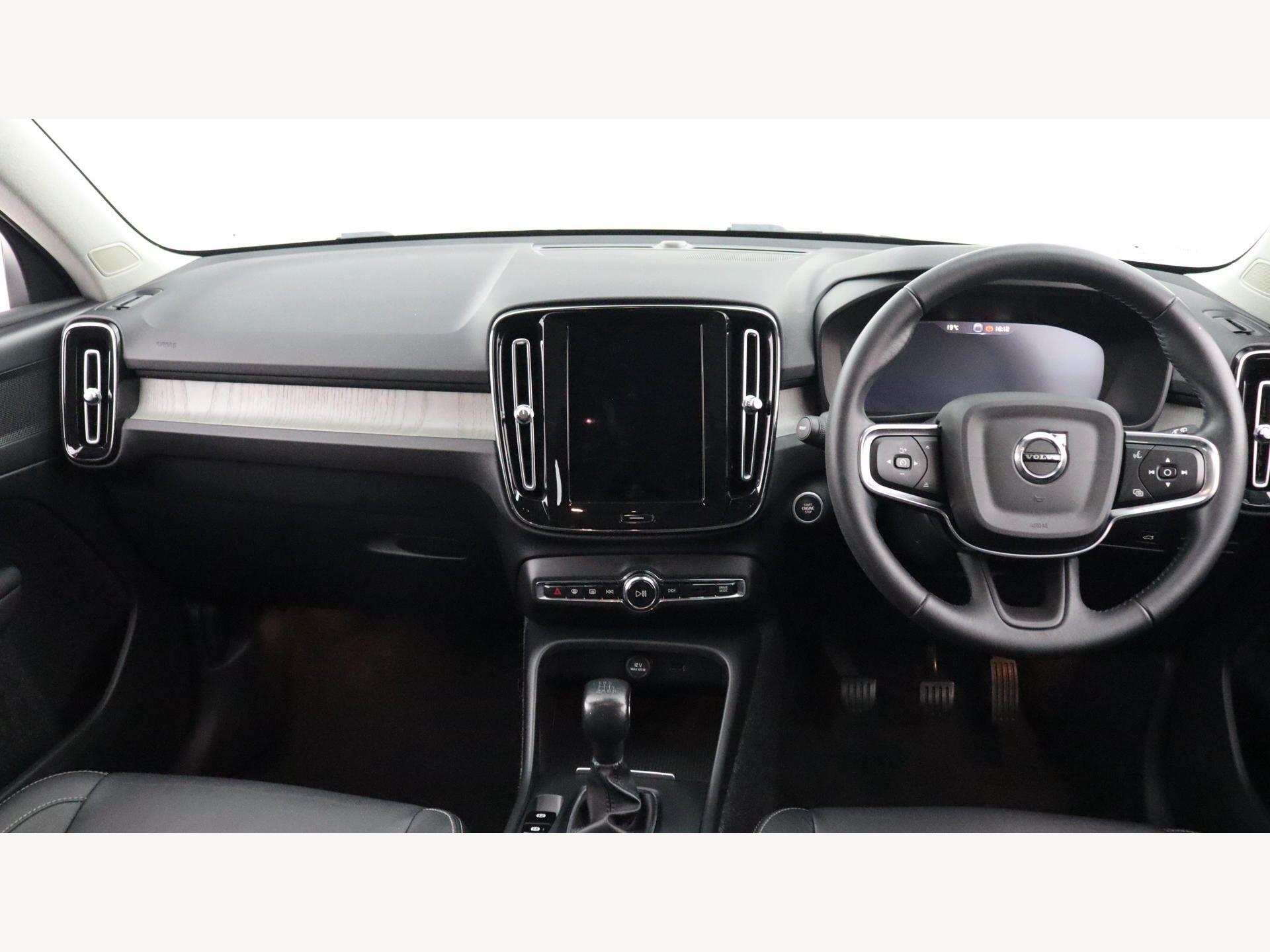 Volvo XC40 view 6